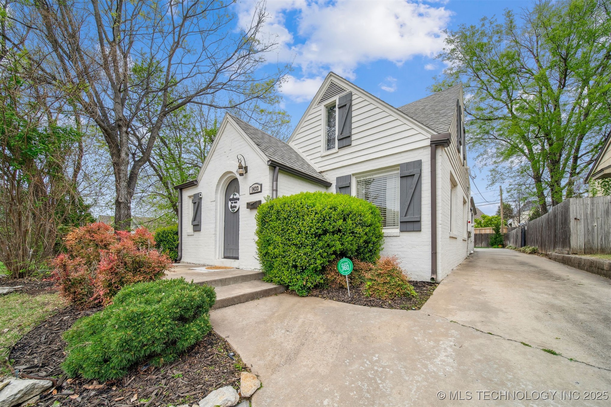 1433 E 36th Street Property Photo 1