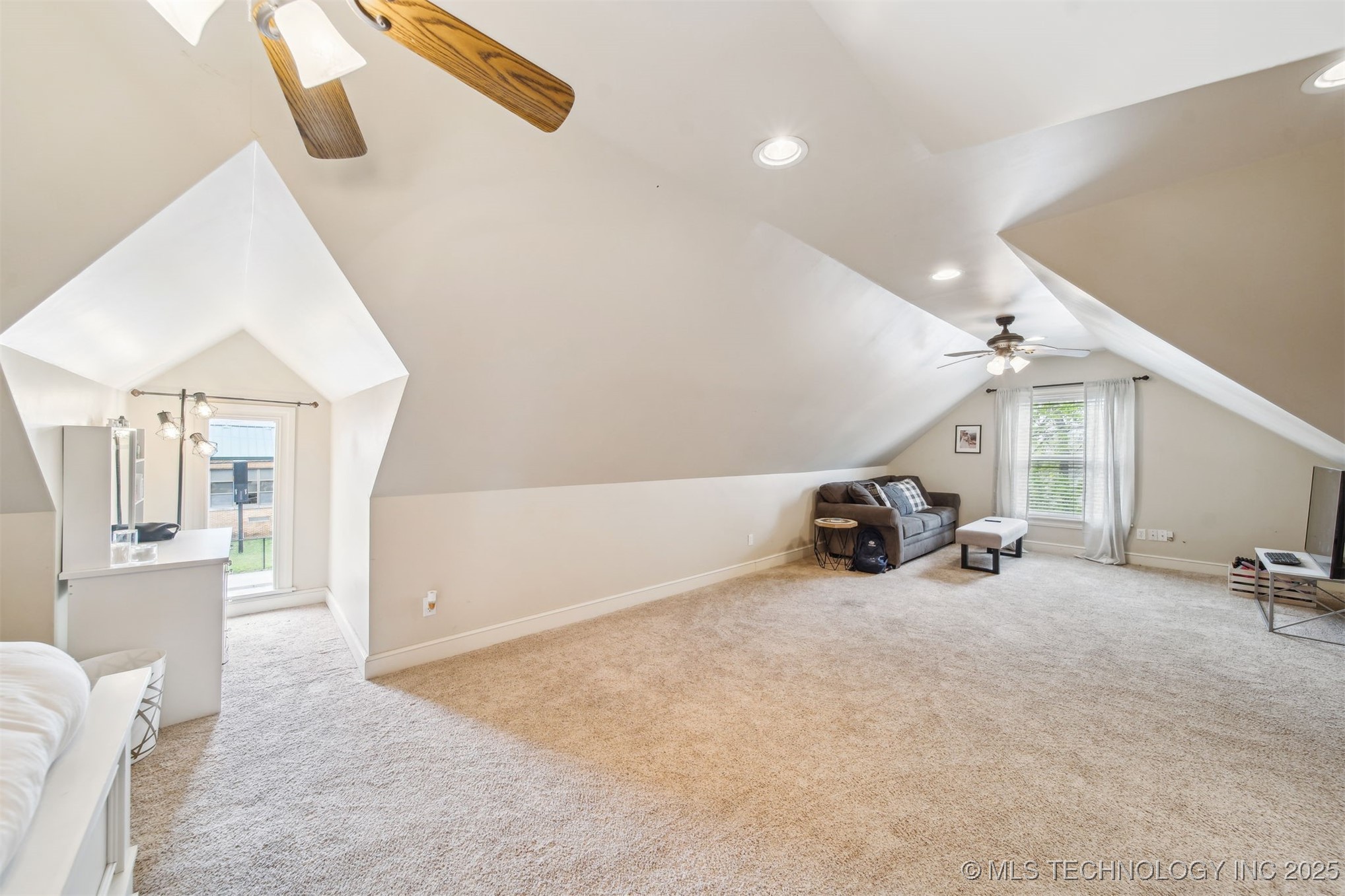 1433 E 36th Street Property Photo 20