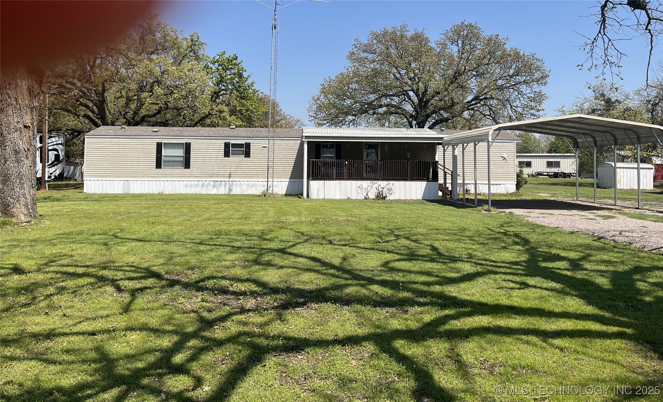 7698 Winding Path Property Photo 1
