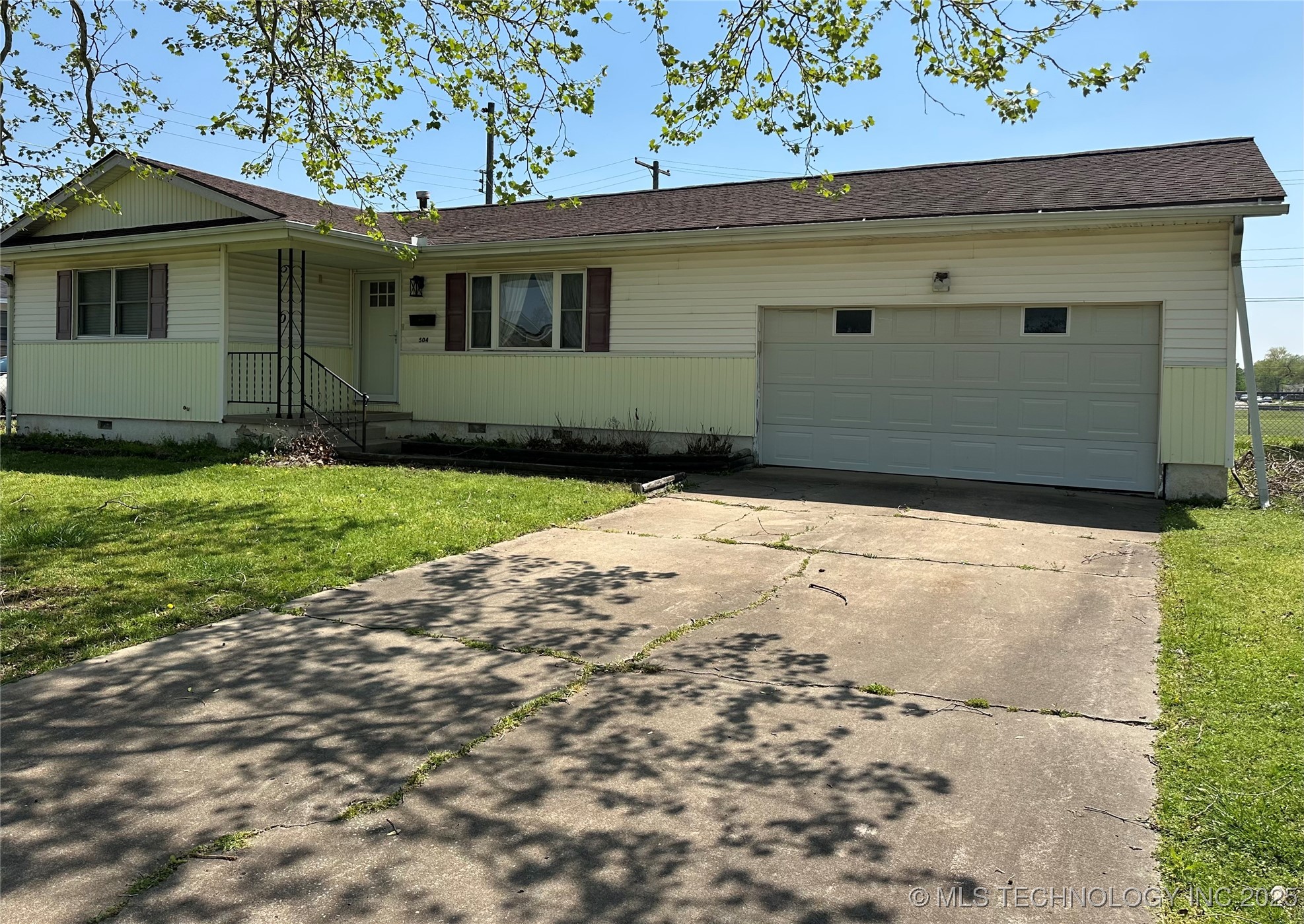 504 E 8th Street Property Photo 1