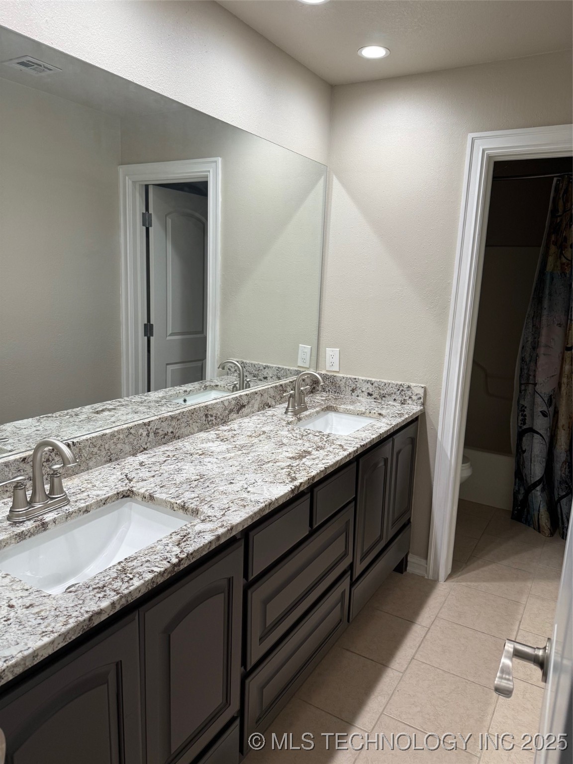 2141 E 140th Place S Property Photo 3