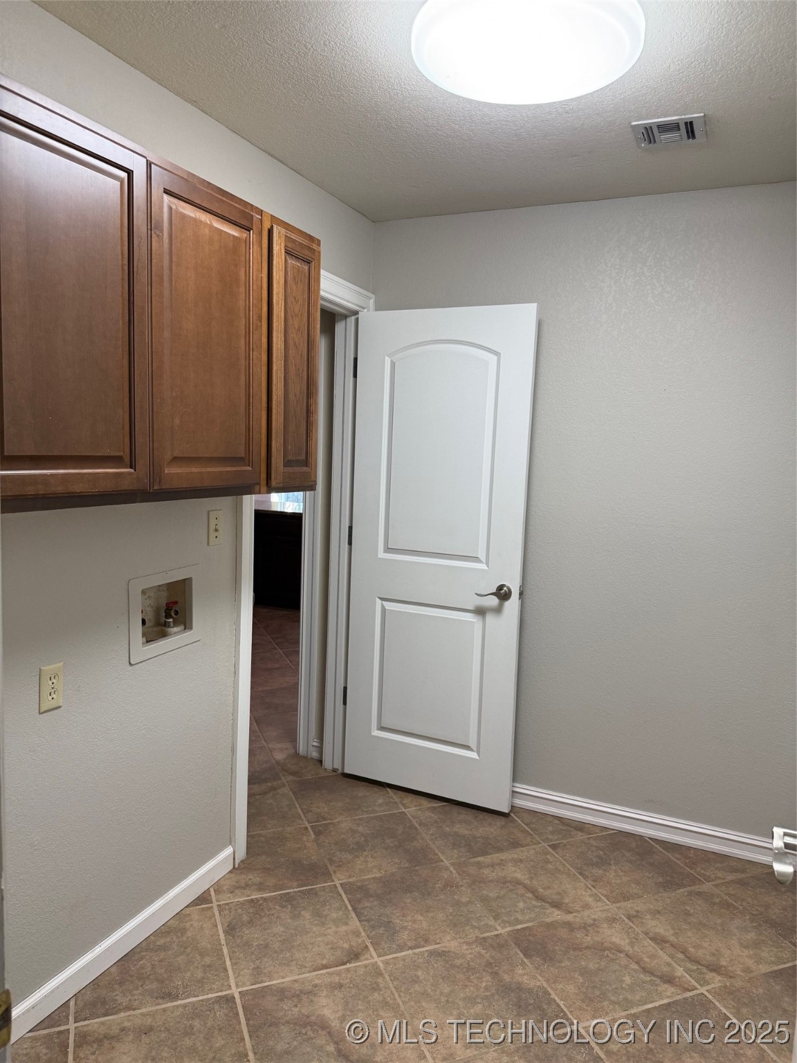 2141 E 140th Place S Property Photo 8