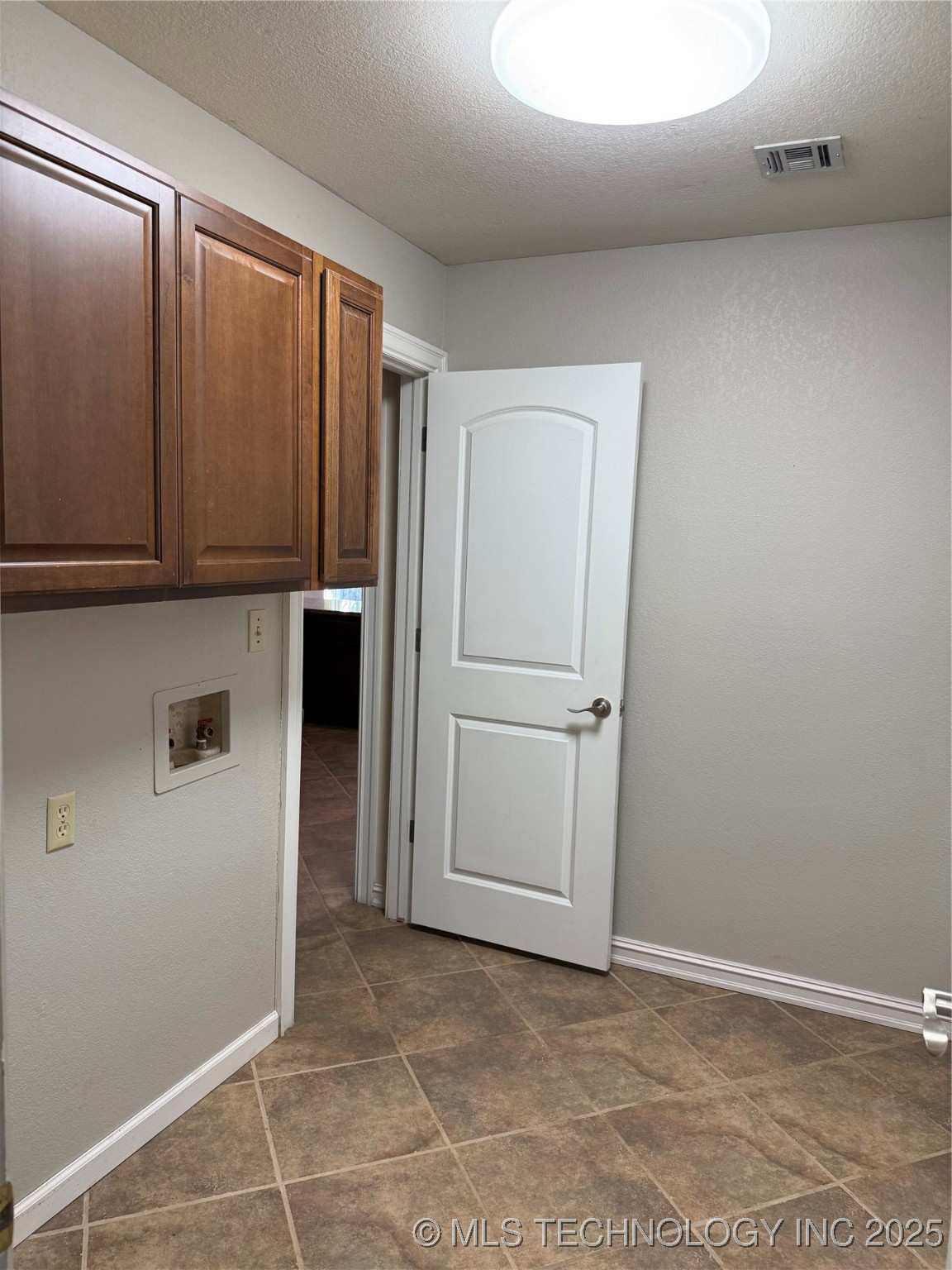 2141 E 140th Place S Property Photo 10