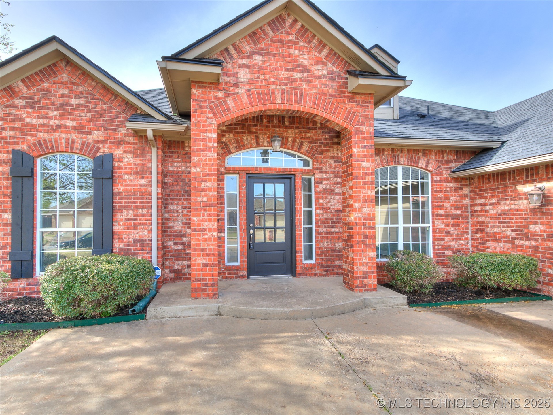 1630 Strayfox Crossing Property Photo 3