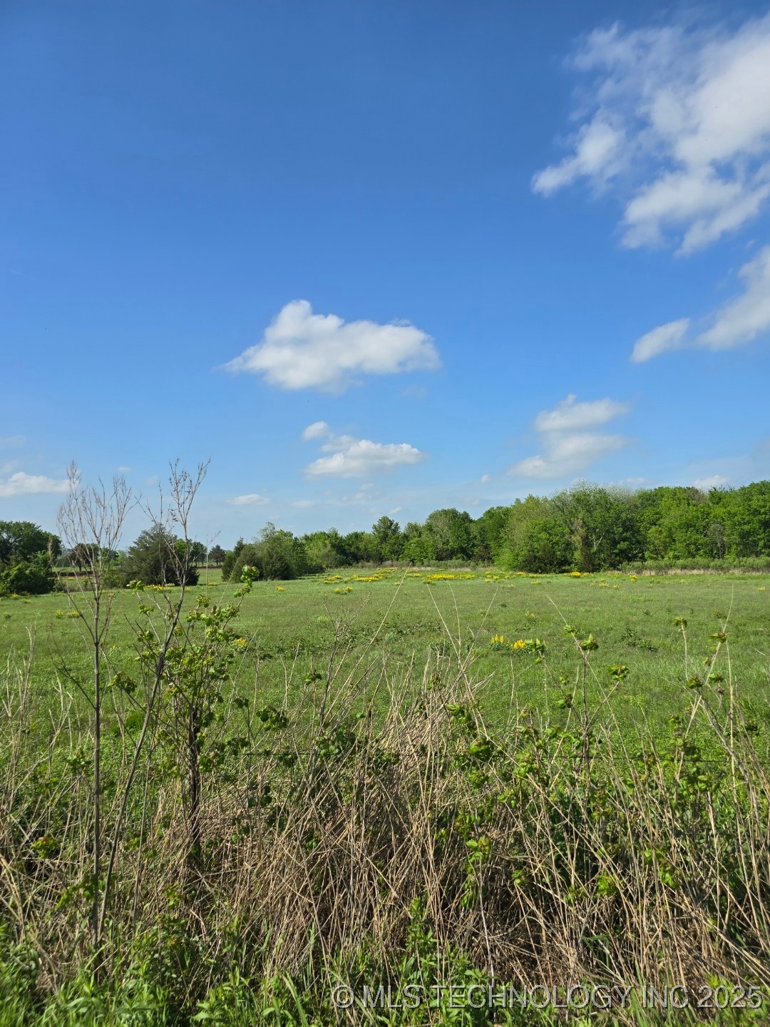 2 Rodeo Road Property Photo