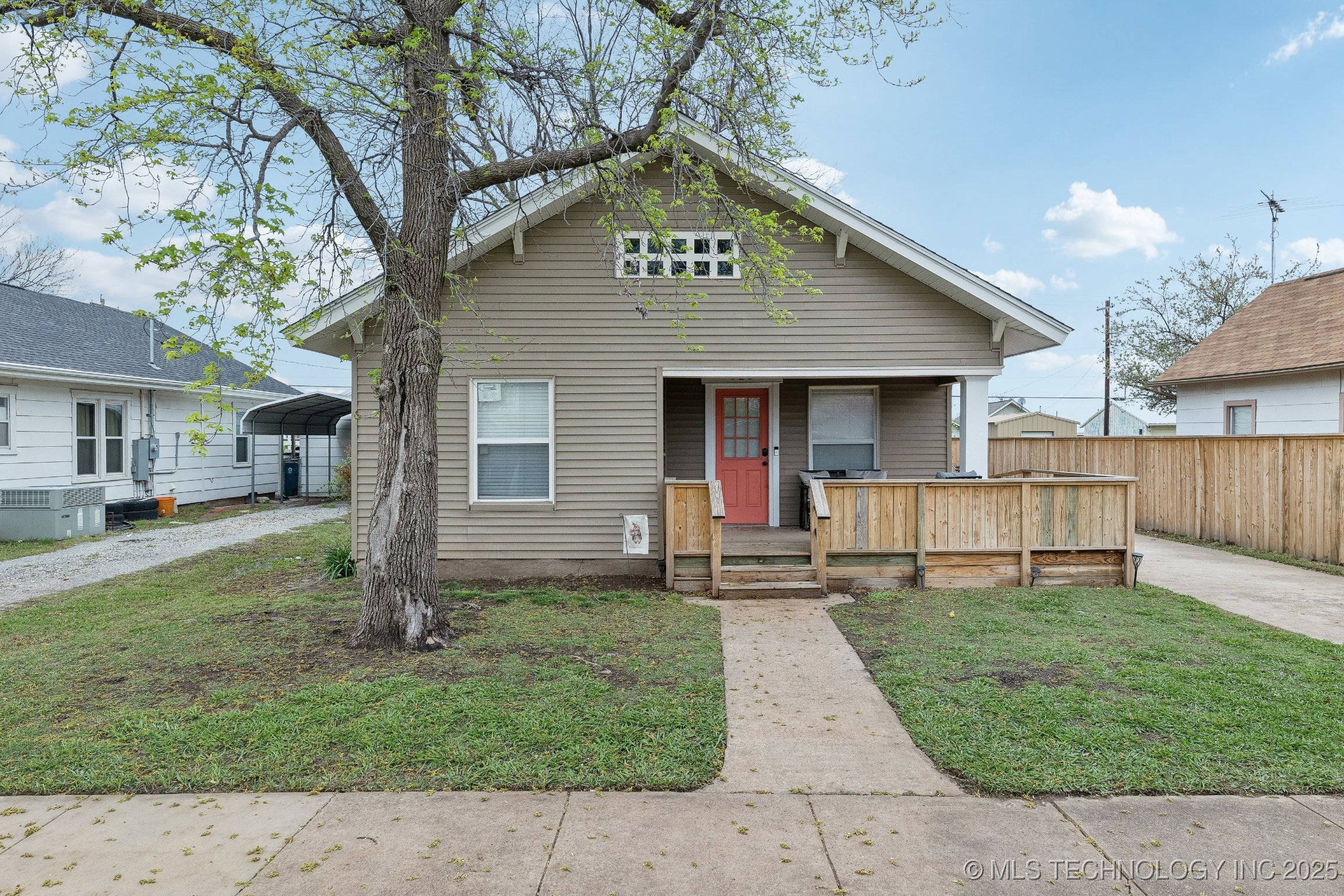 726 E Walnut Street Property Photo