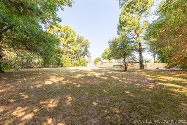 215 W 40th Place Property Photo 3