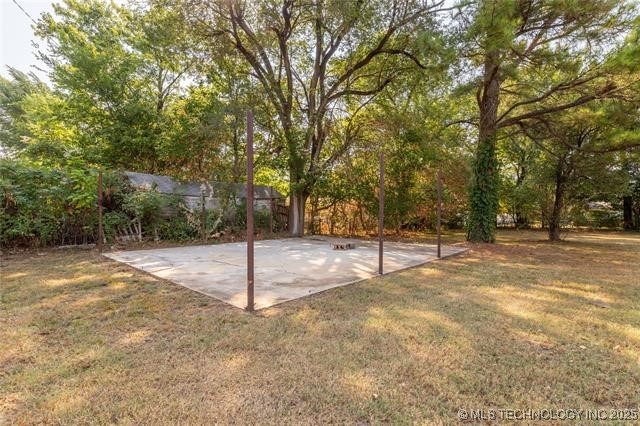 215 W 40th Place Property Photo 6