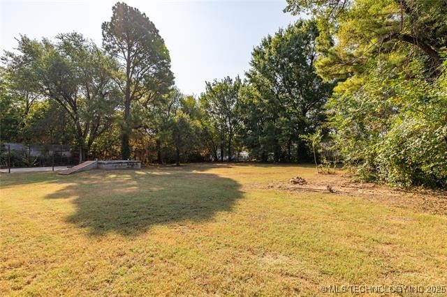 215 W 40th Place Property Photo 8