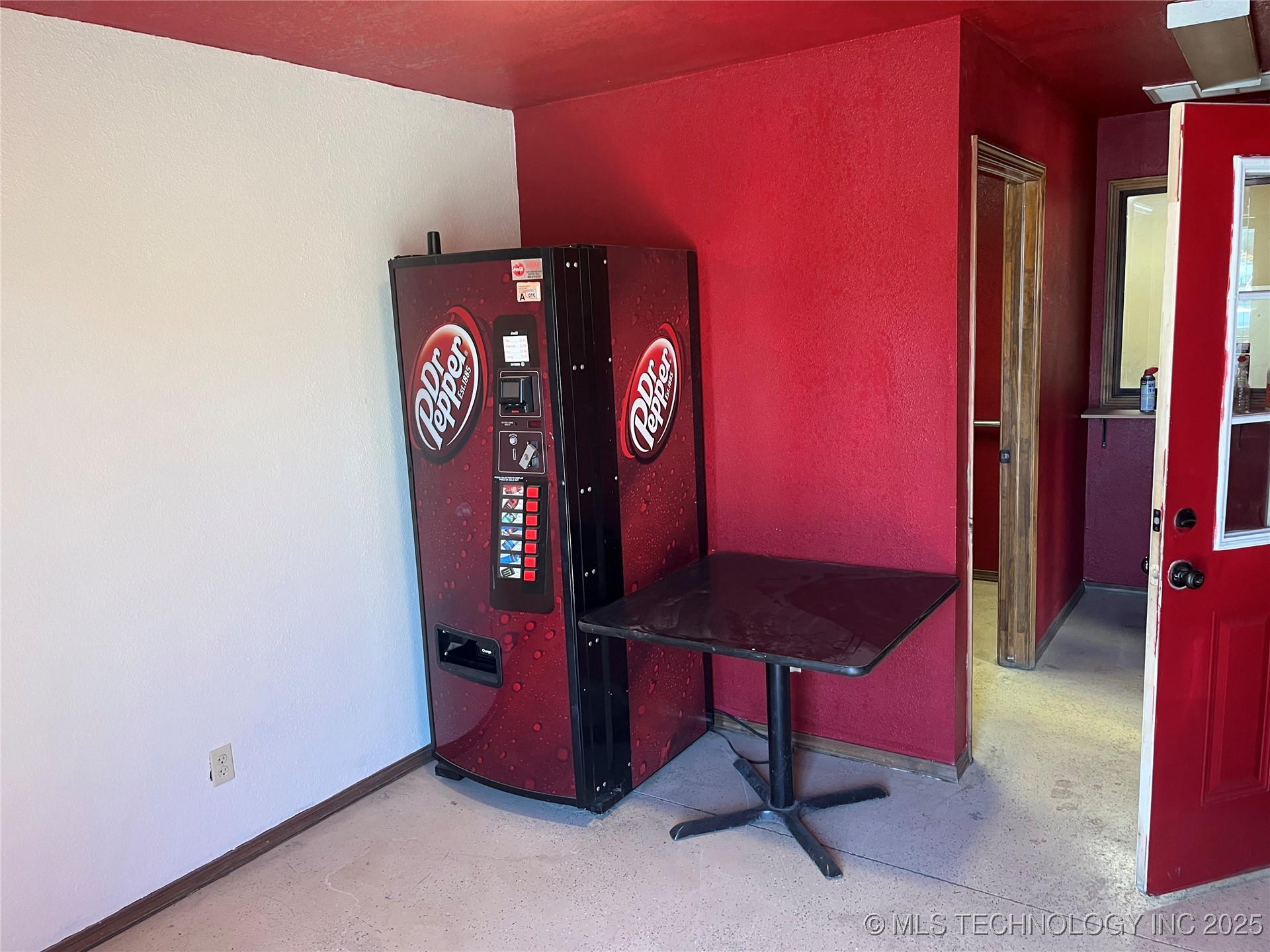 915 N Mississippi Property Photo 5