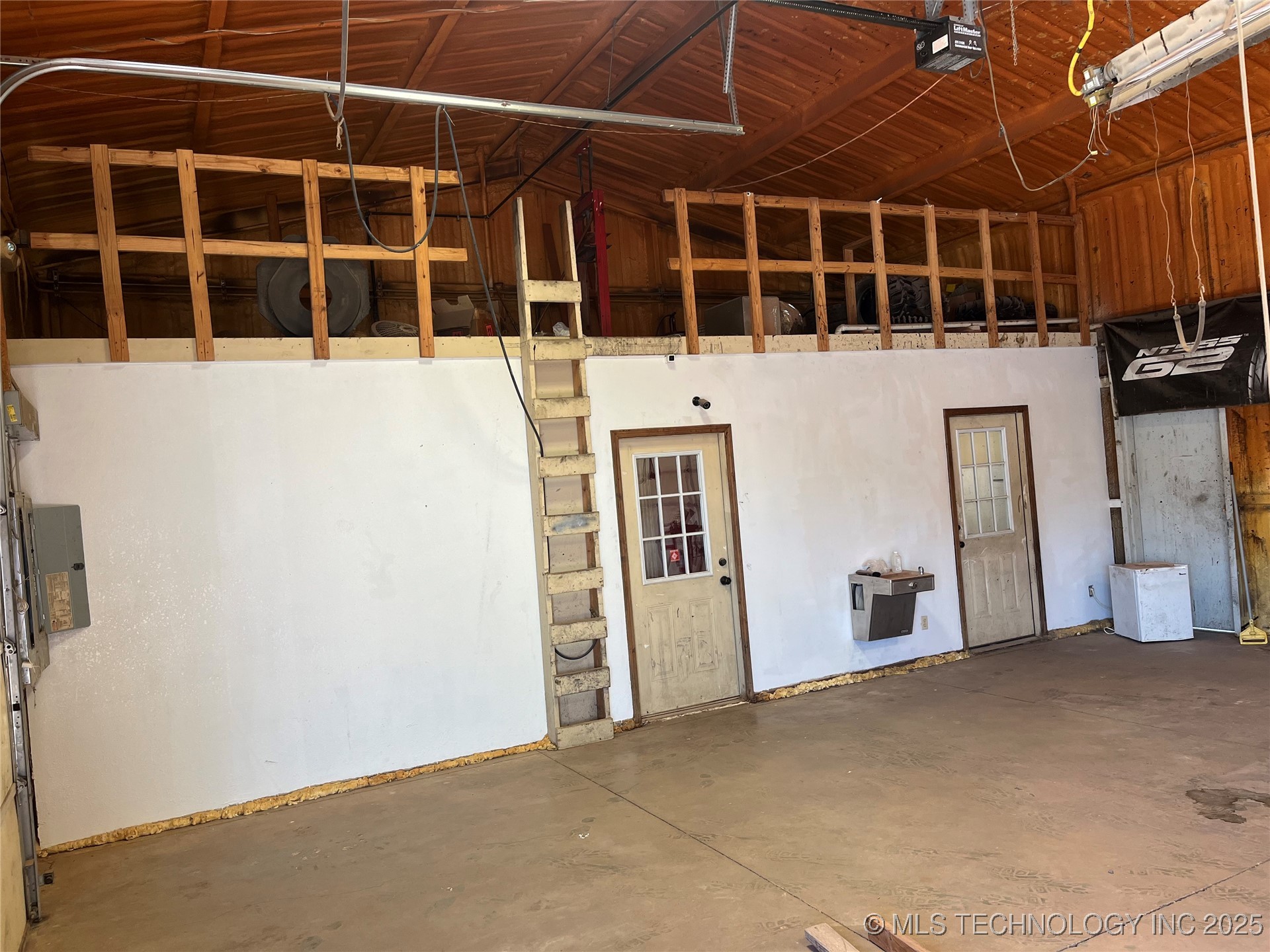 915 N Mississippi Property Photo 8