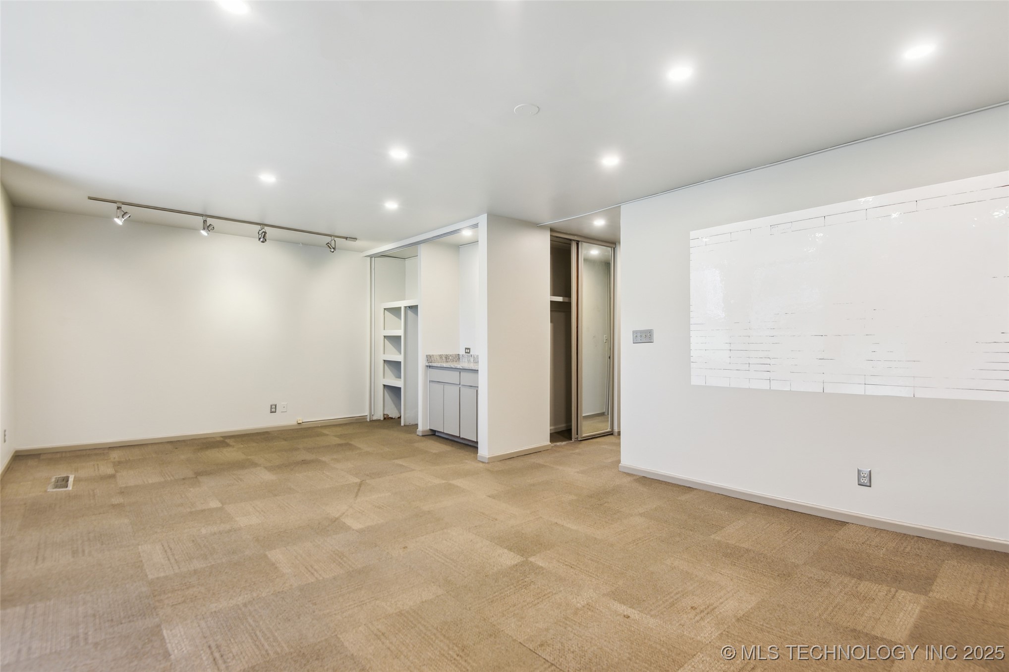 7225 S 85th East Avenue 200 Property Photo 19