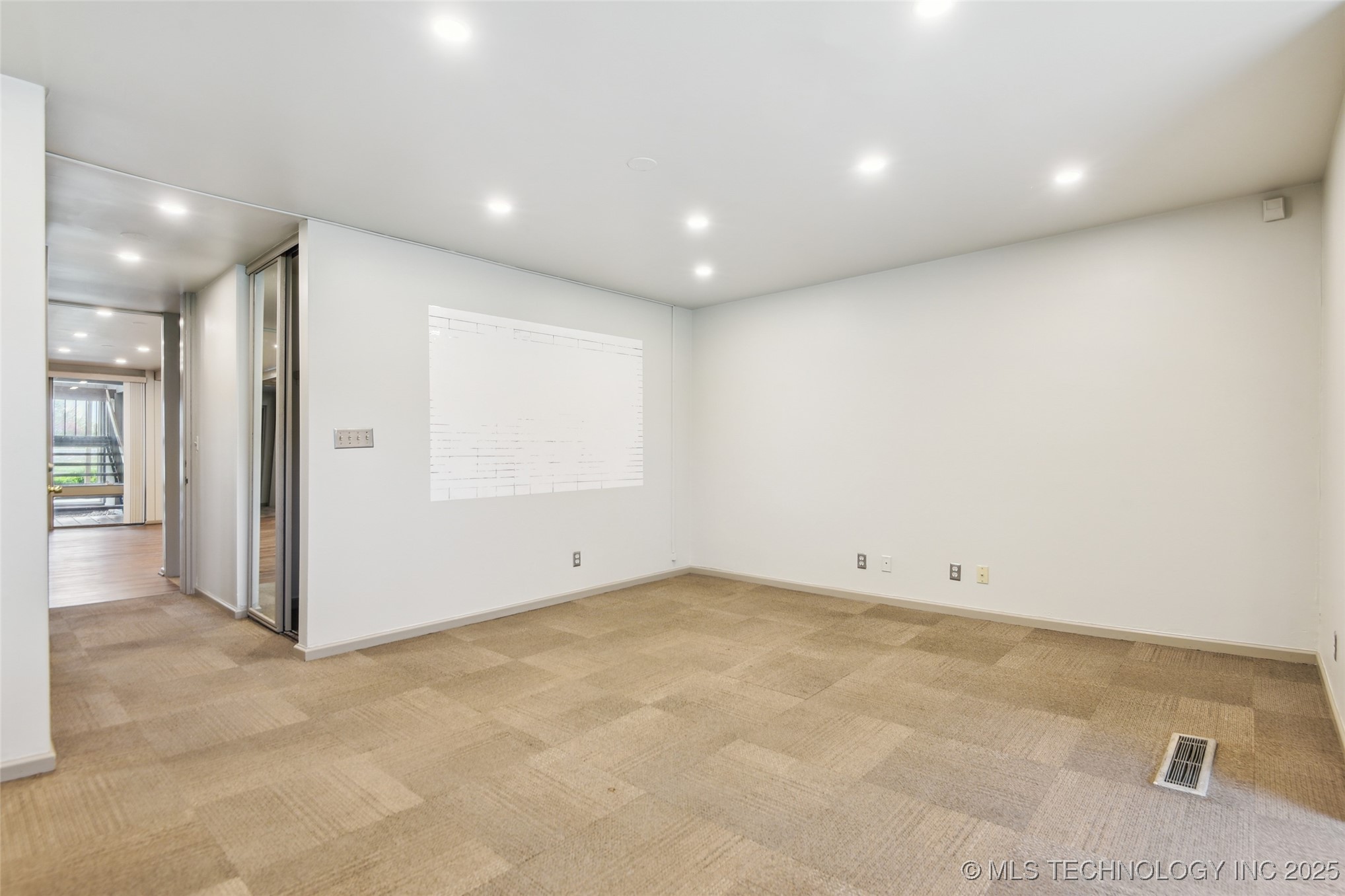 7225 S 85th East Avenue 200 Property Photo 23