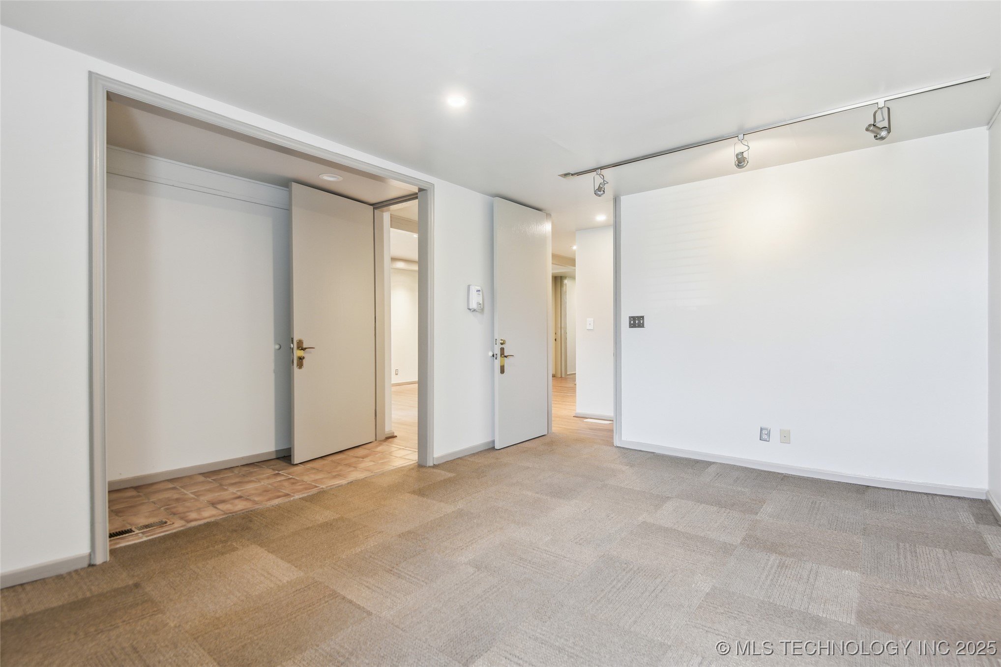7225 S 85th East Avenue 200 Property Photo 24