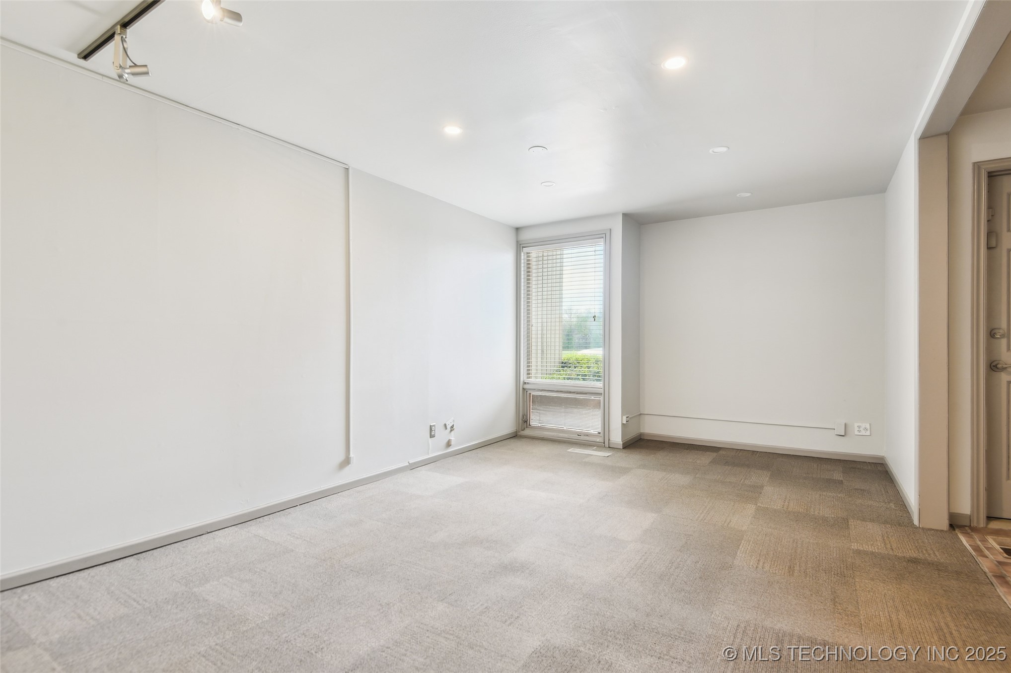 7225 S 85th East Avenue 200 Property Photo 25