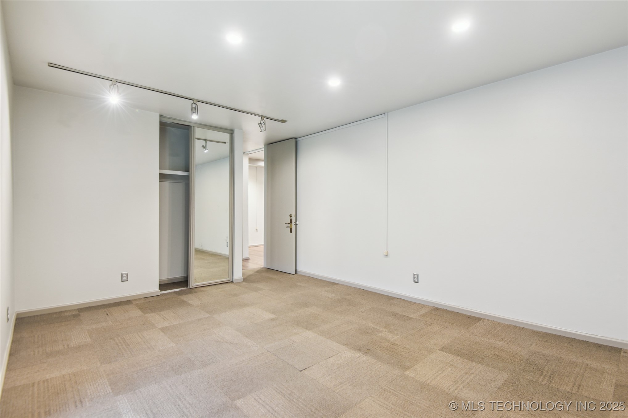 7225 S 85th East Avenue 200 Property Photo 27
