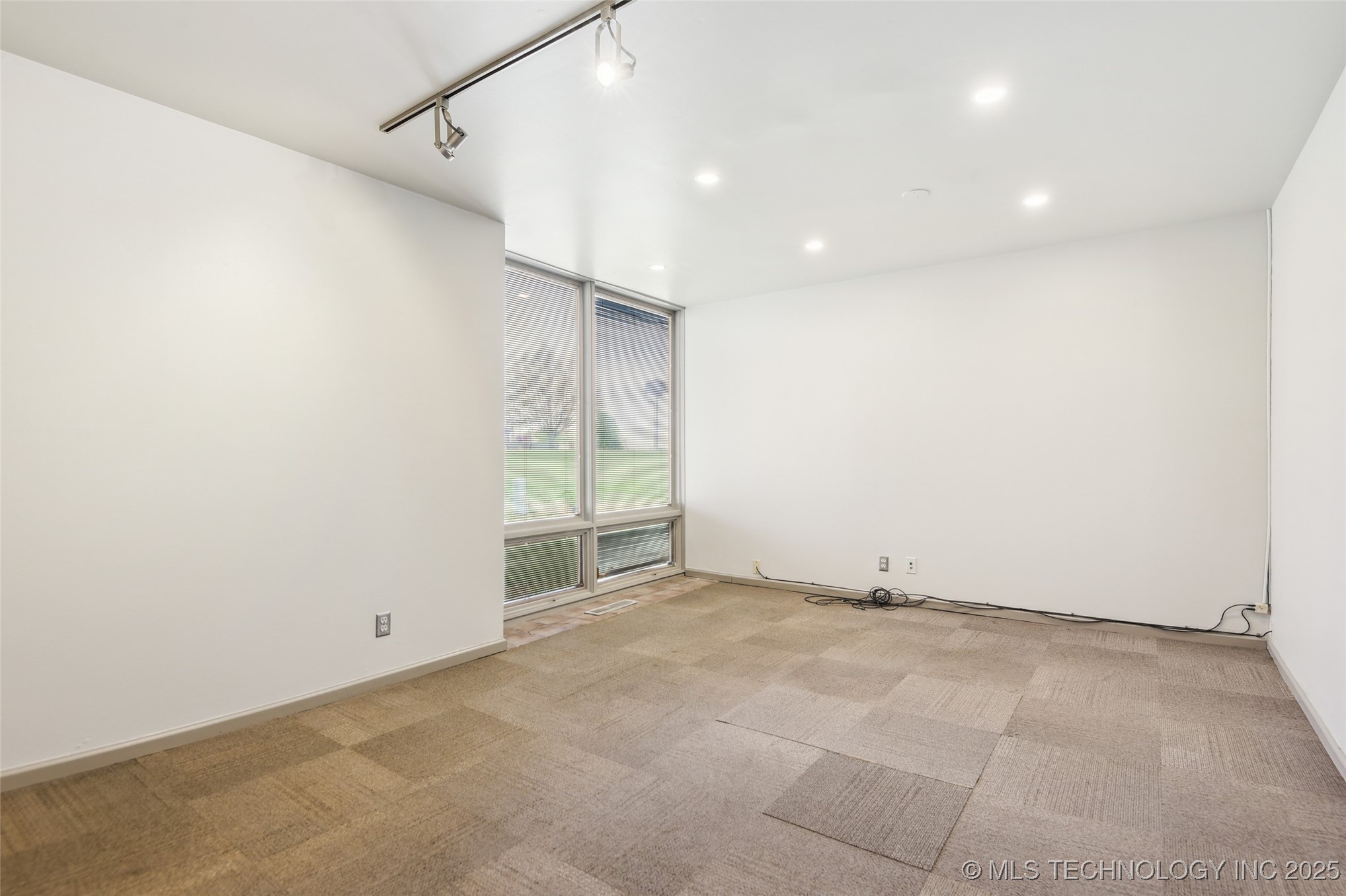 7225 S 85th East Avenue 200 Property Photo 28