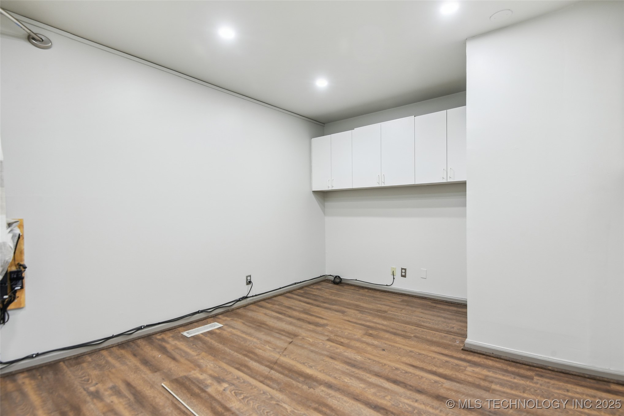 7225 S 85th East Avenue 200 Property Photo 30