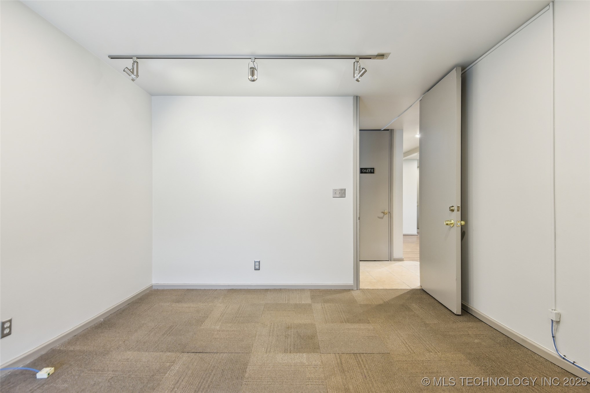 7225 S 85th East Avenue 200 Property Photo 32