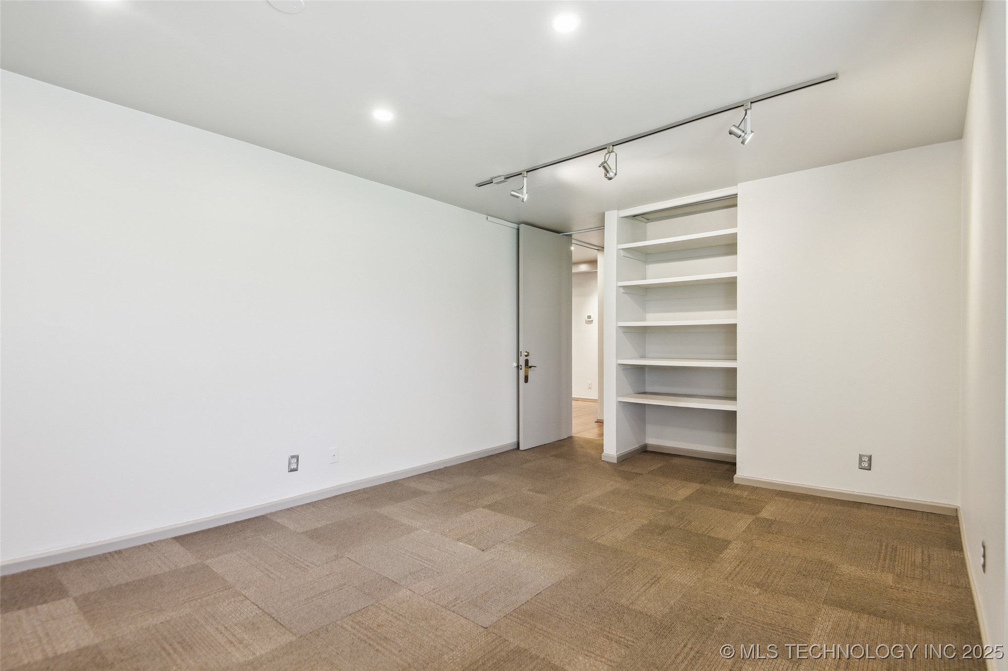 7225 S 85th East Avenue 200 Property Photo 33