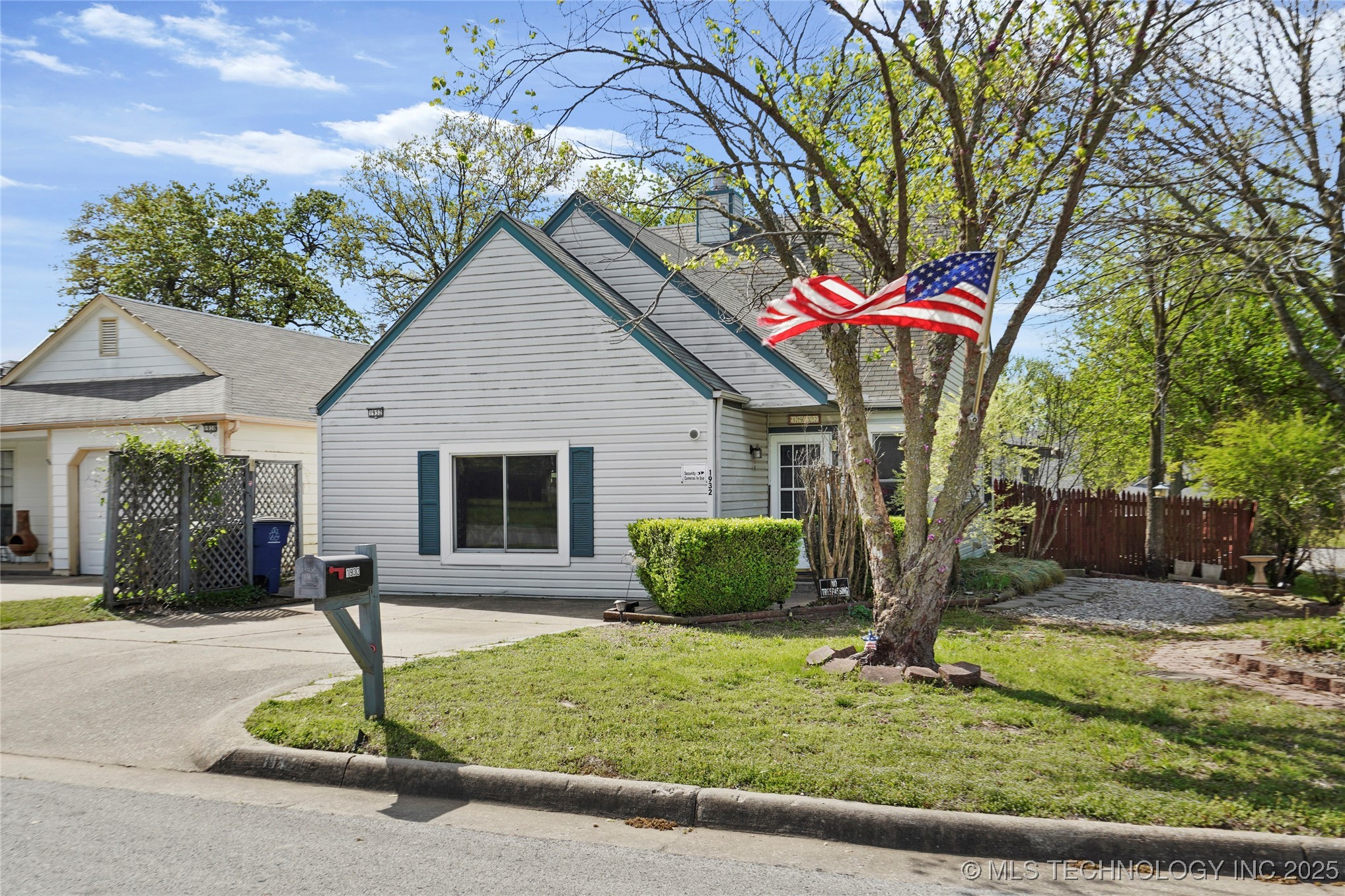 1932 W 61st Place Property Photo 1