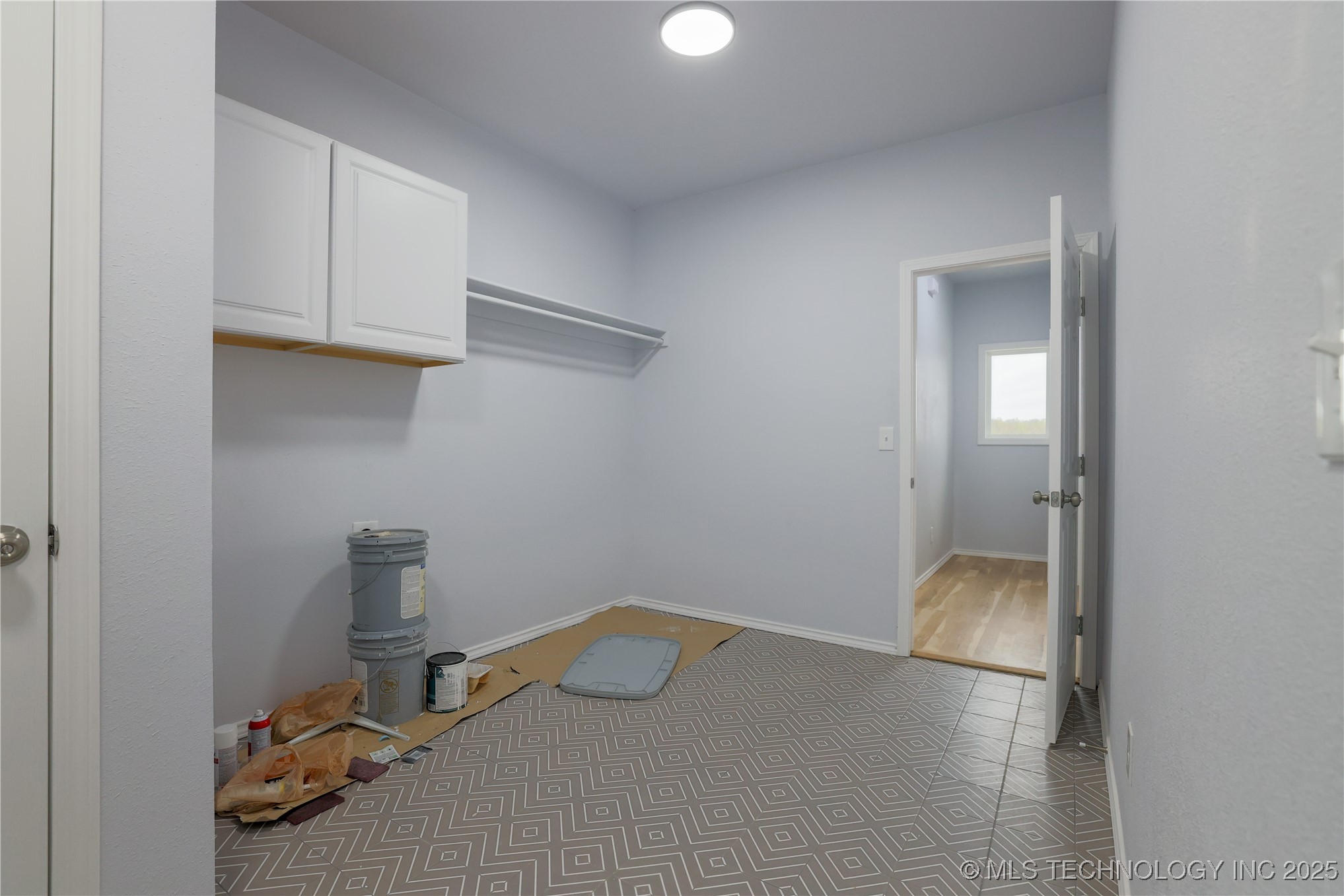 425 E 48th Court Property Photo 18