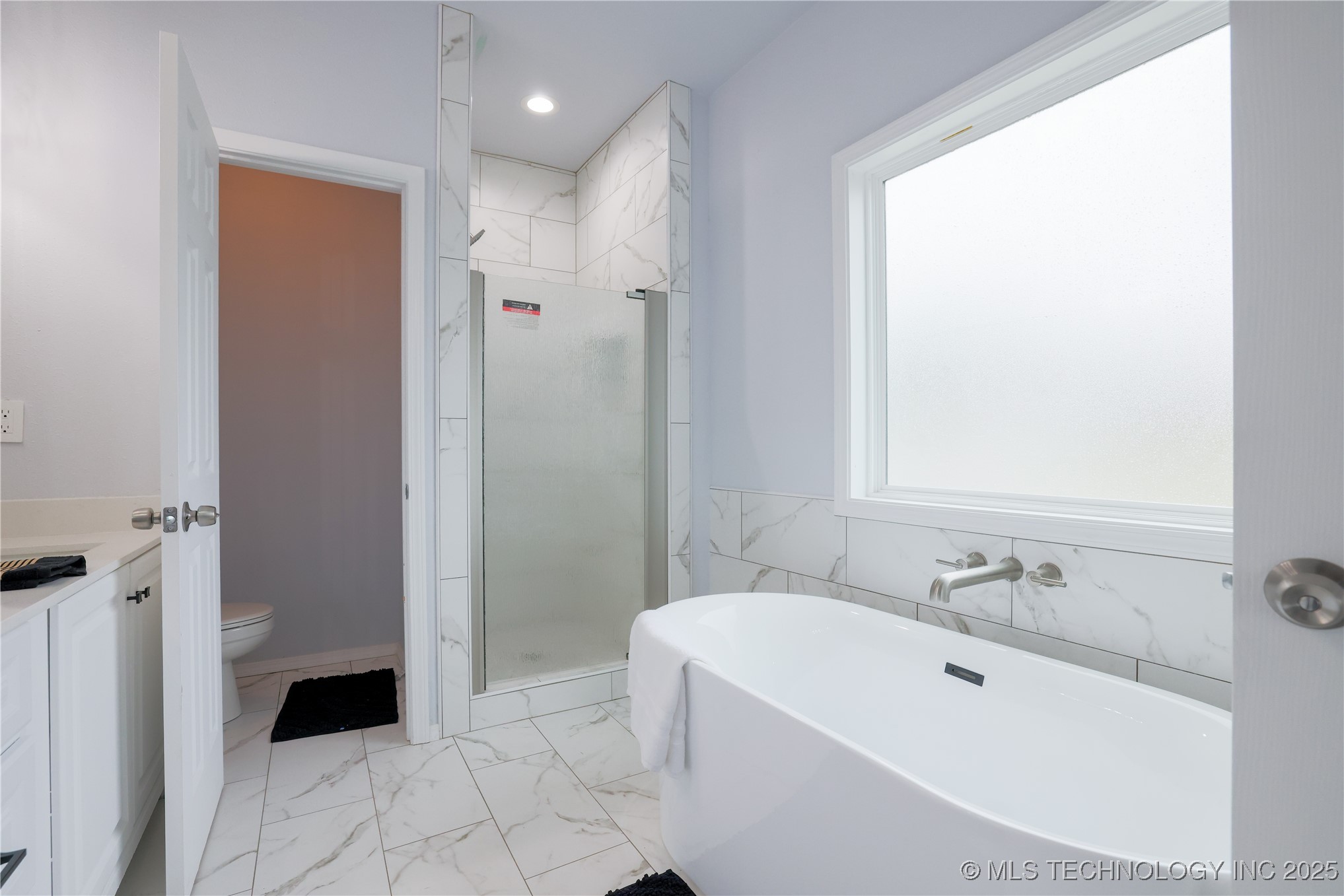 425 E 48th Court Property Photo 23