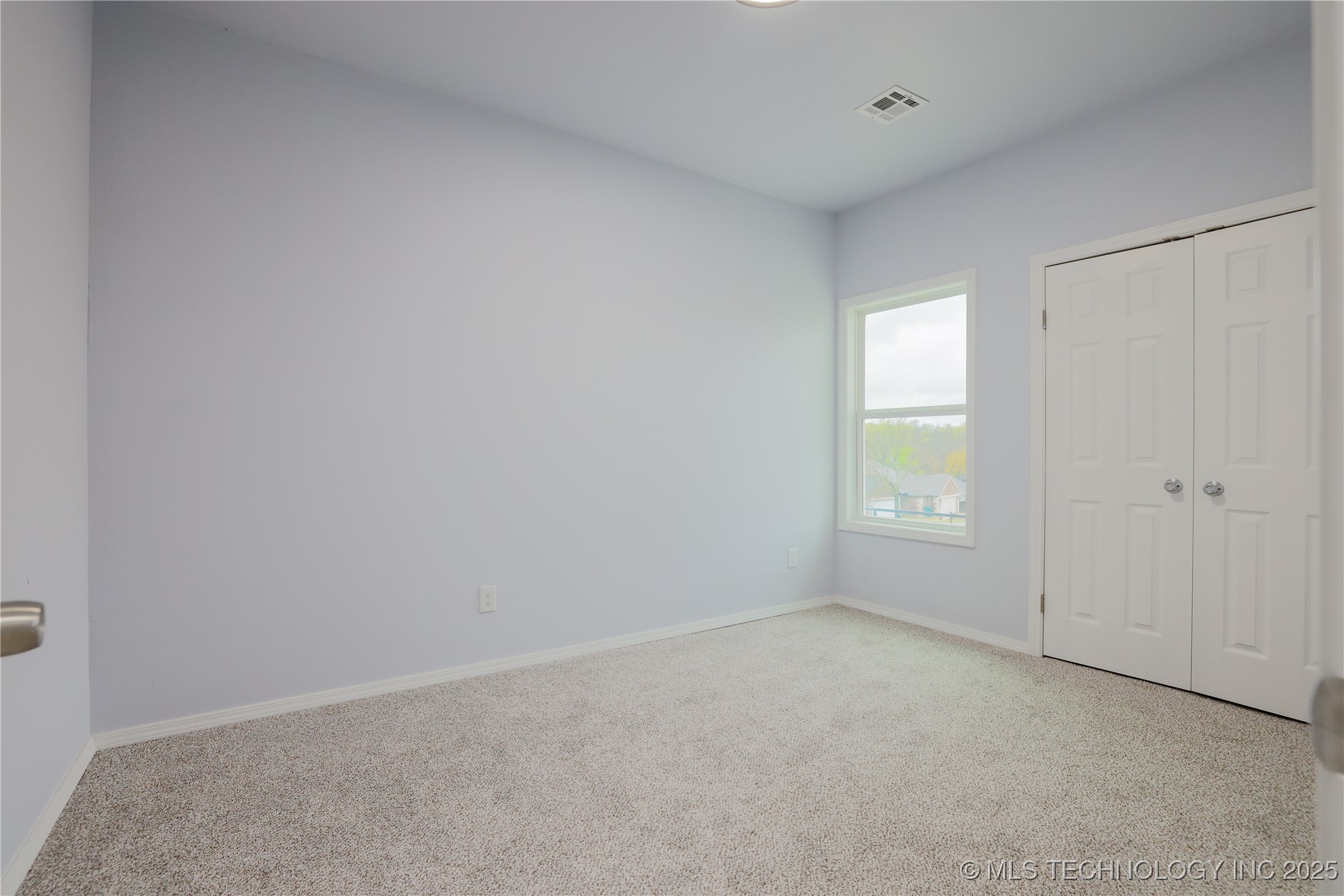 425 E 48th Court Property Photo 28
