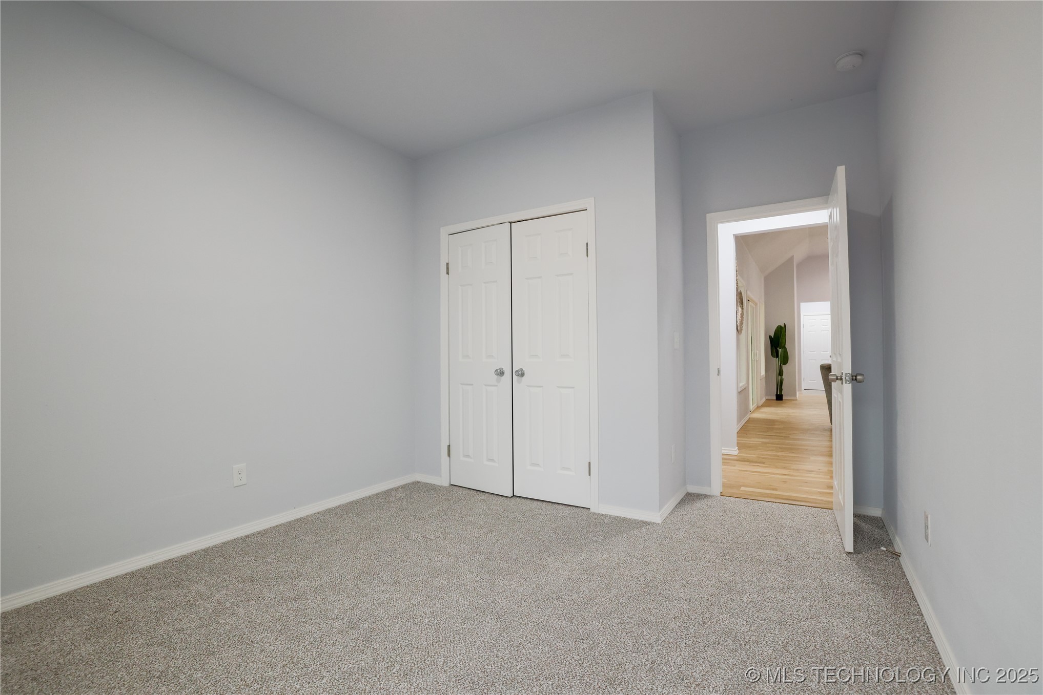 425 E 48th Court Property Photo 32