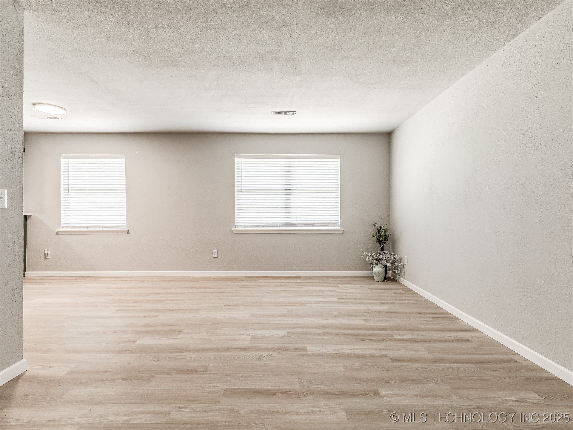 701 W 27th Street Property Photo 6