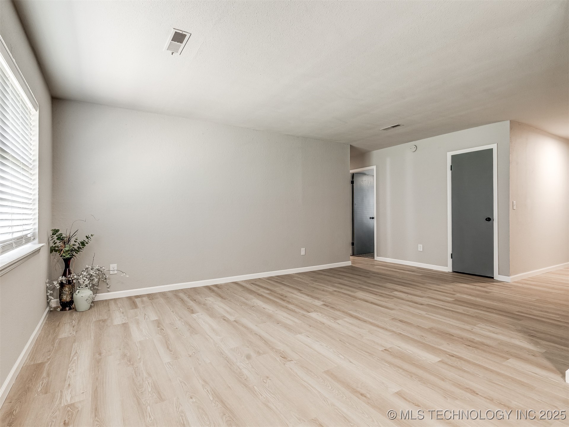 701 W 27th Street Property Photo 9
