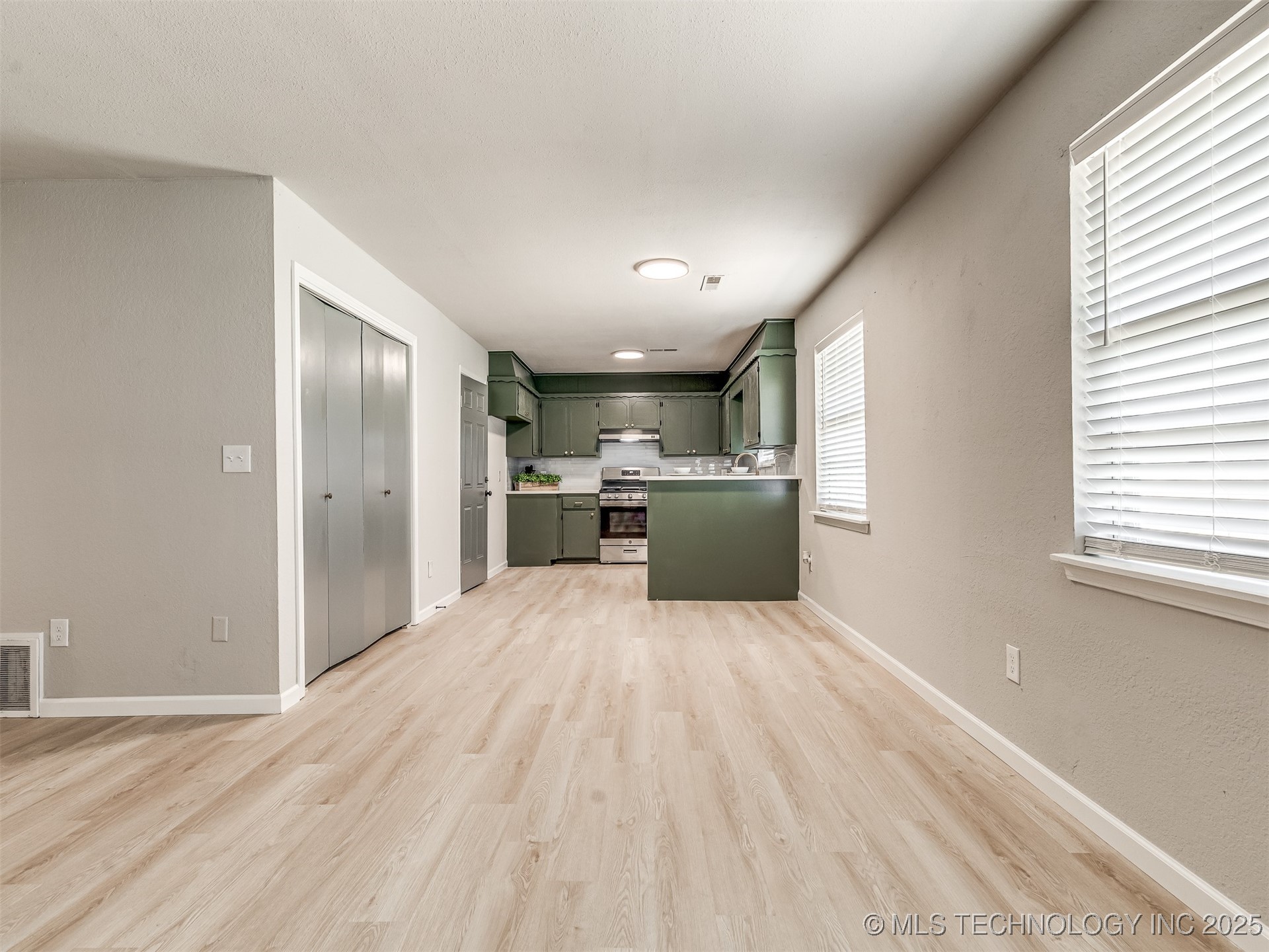 701 W 27th Street Property Photo 11