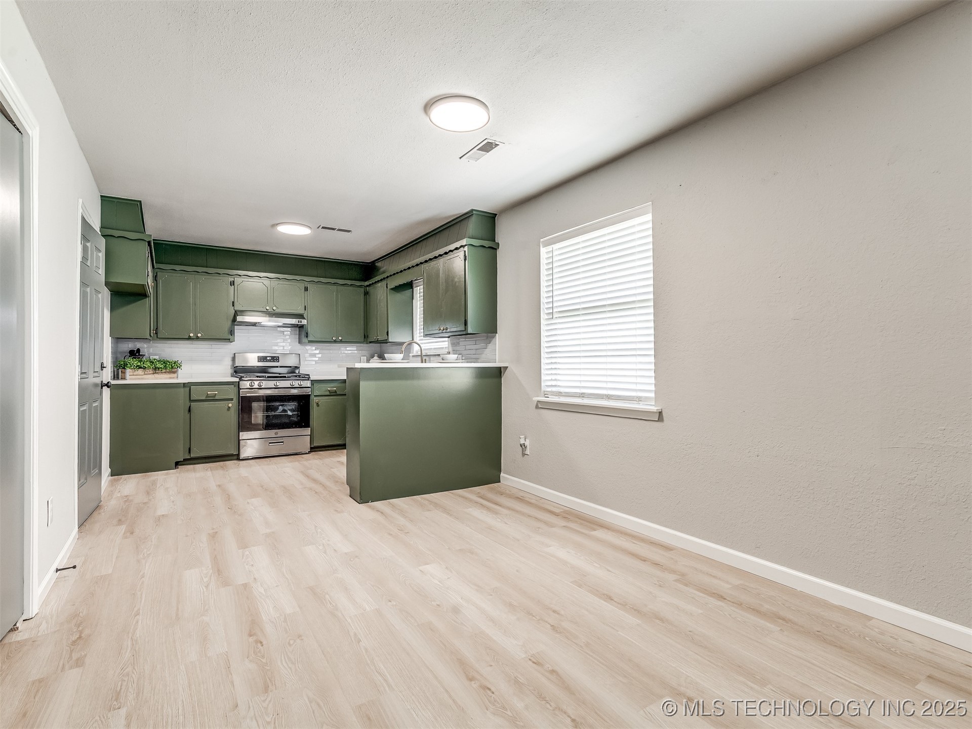 701 W 27th Street Property Photo 12