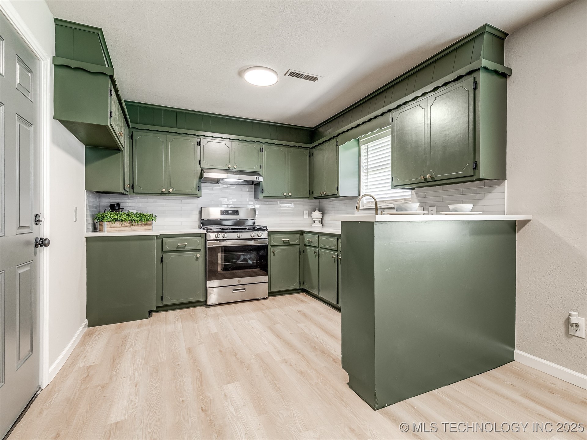 701 W 27th Street Property Photo 13