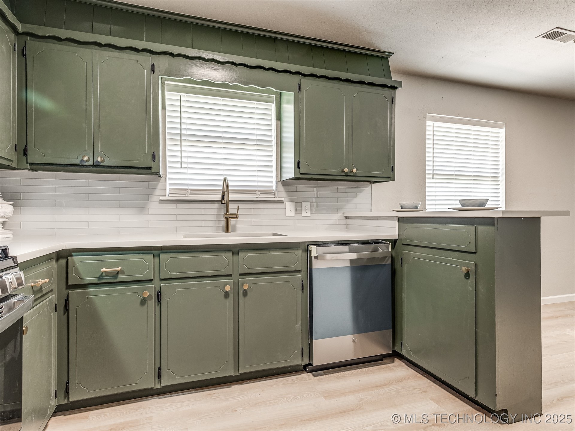 701 W 27th Street Property Photo 15