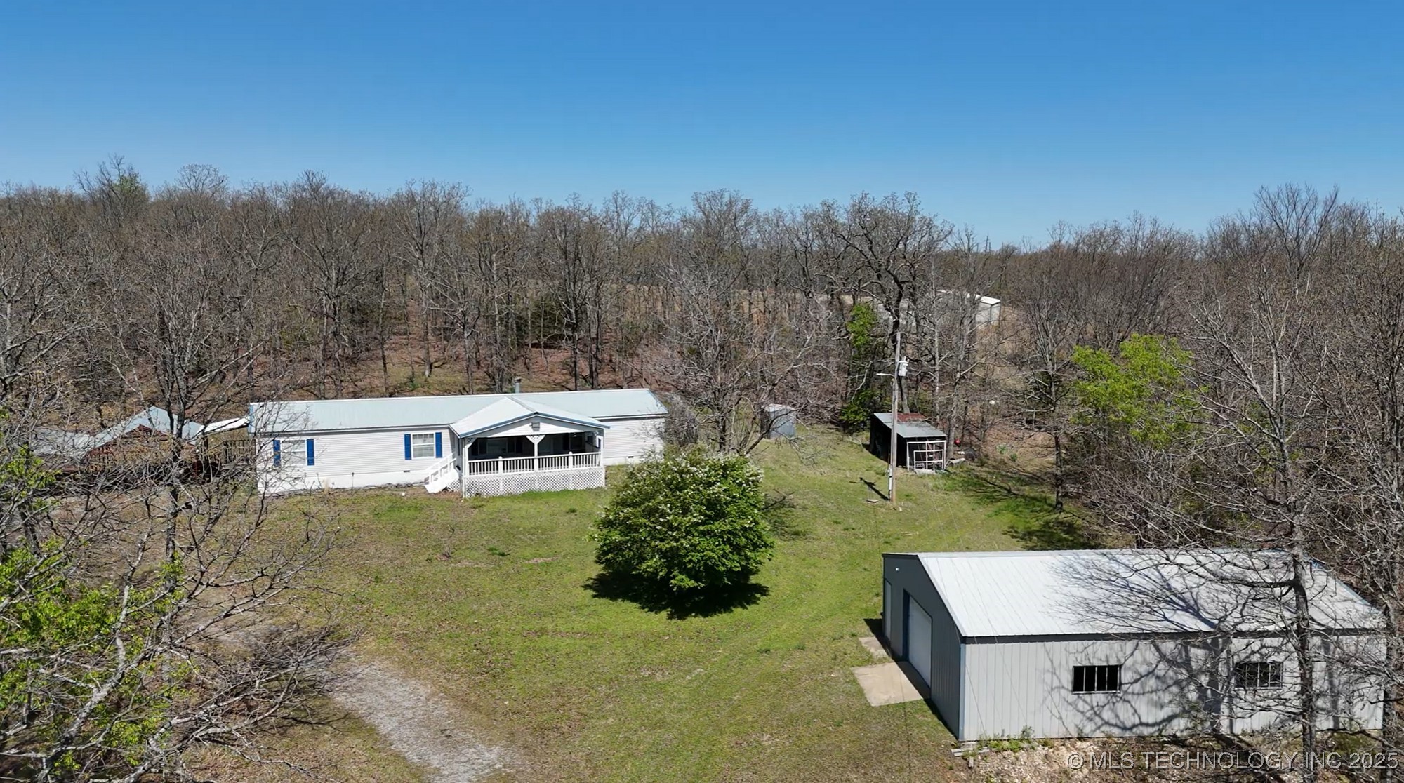 23572 E 770 Road Property Photo 1