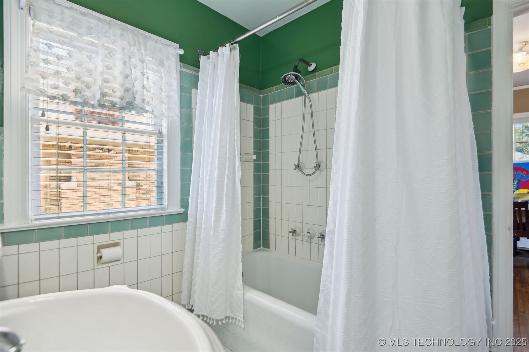 1266 E 28th Street Property Photo 36