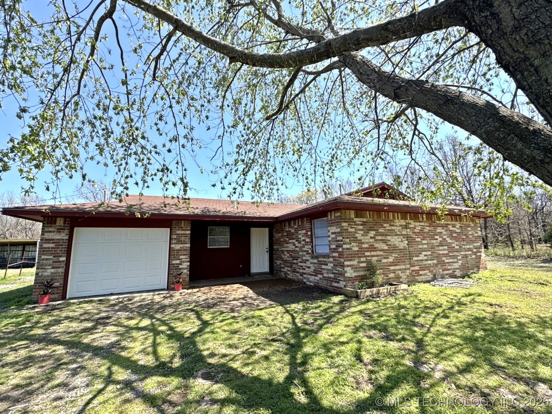 1551 E 540 Road Property Photo 1
