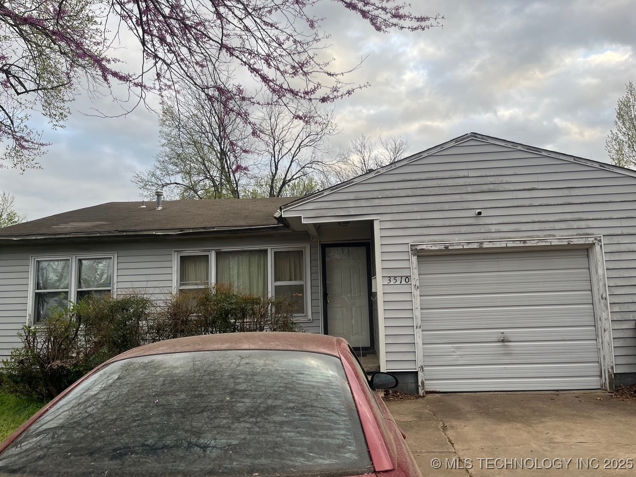 3510 E King Place Property Photo 1