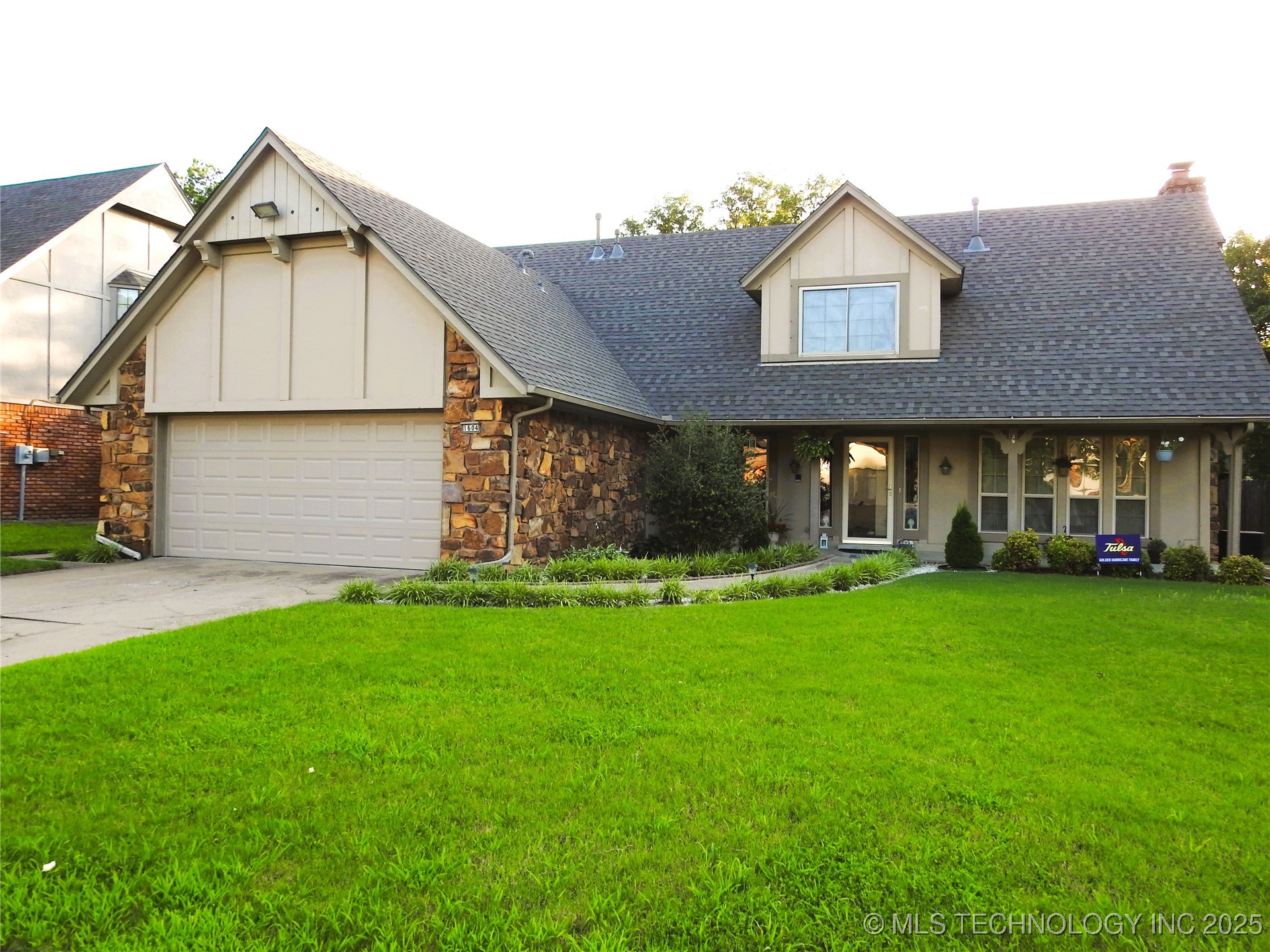 1604 S Chestnut Avenue Property Photo 1