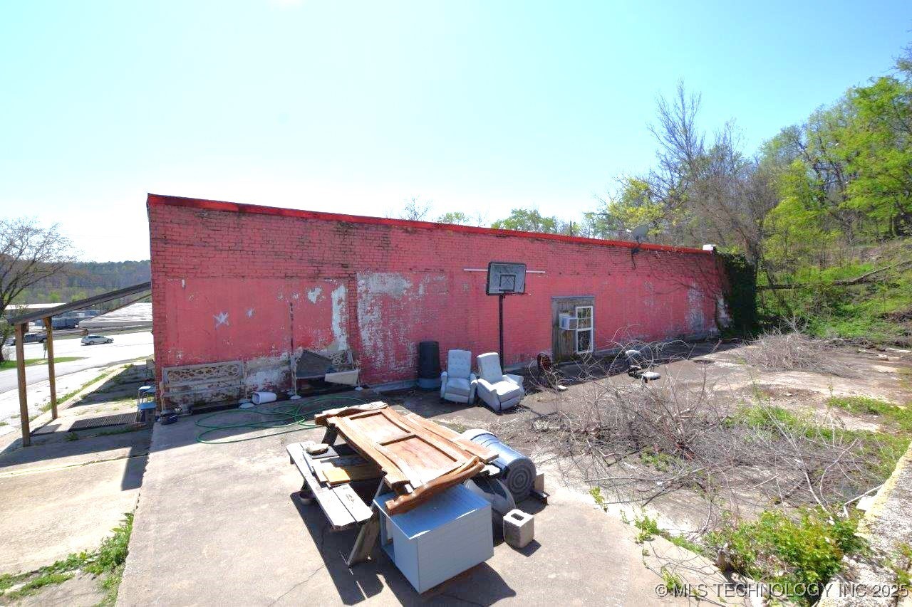 108 Main Street Property Photo 5