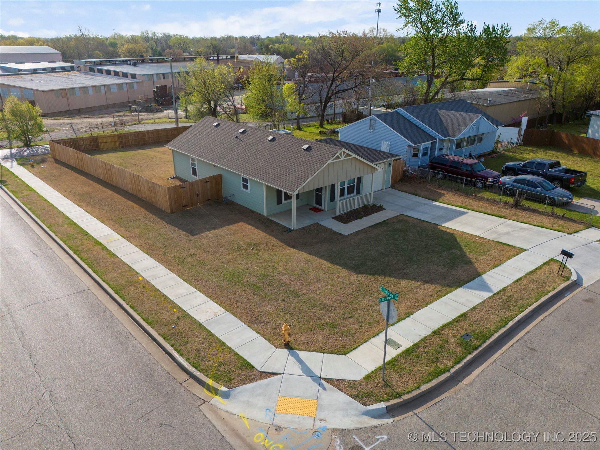 1713 N Oswego Place Property Photo 2