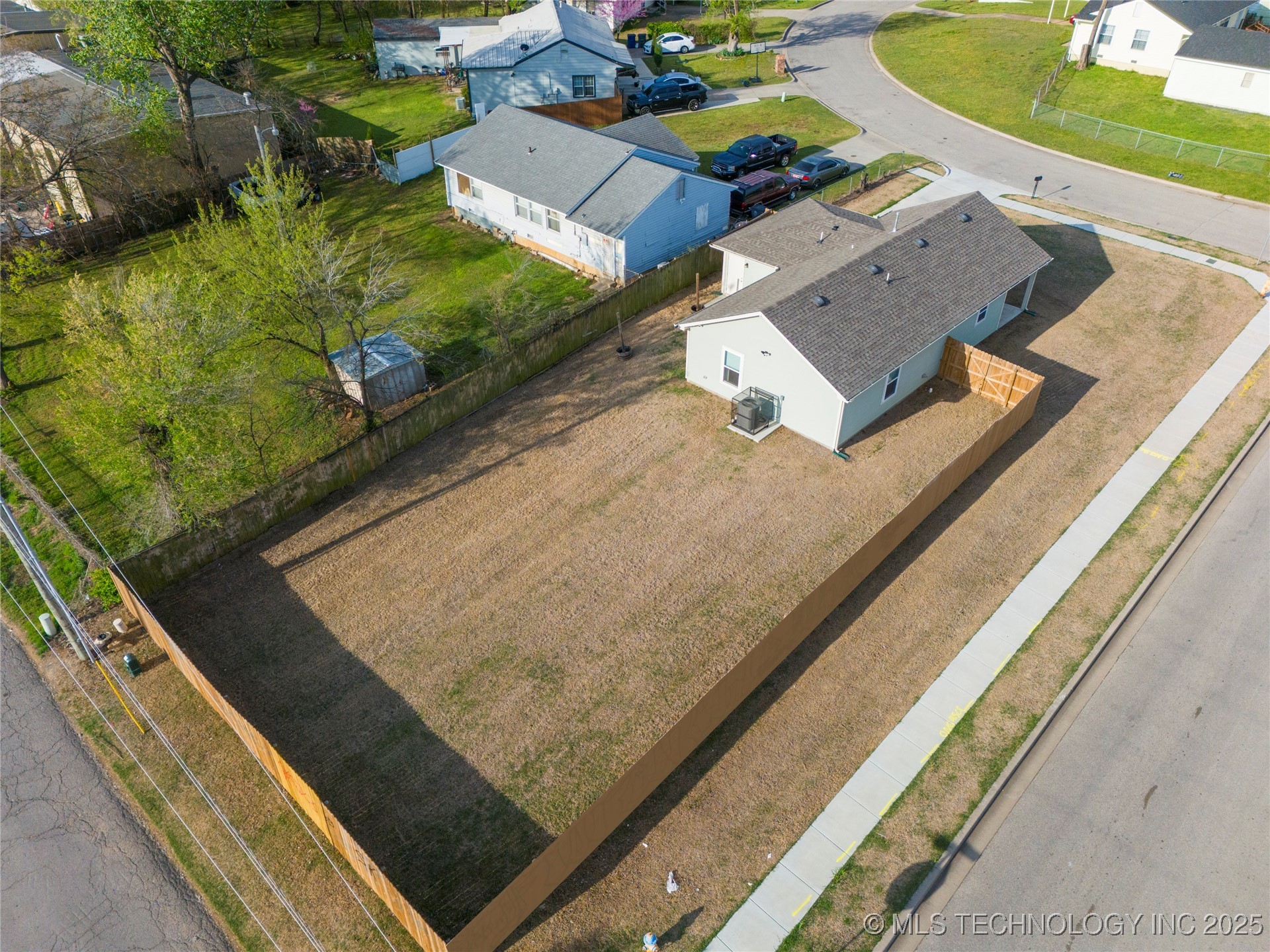 1713 N Oswego Place Property Photo 6