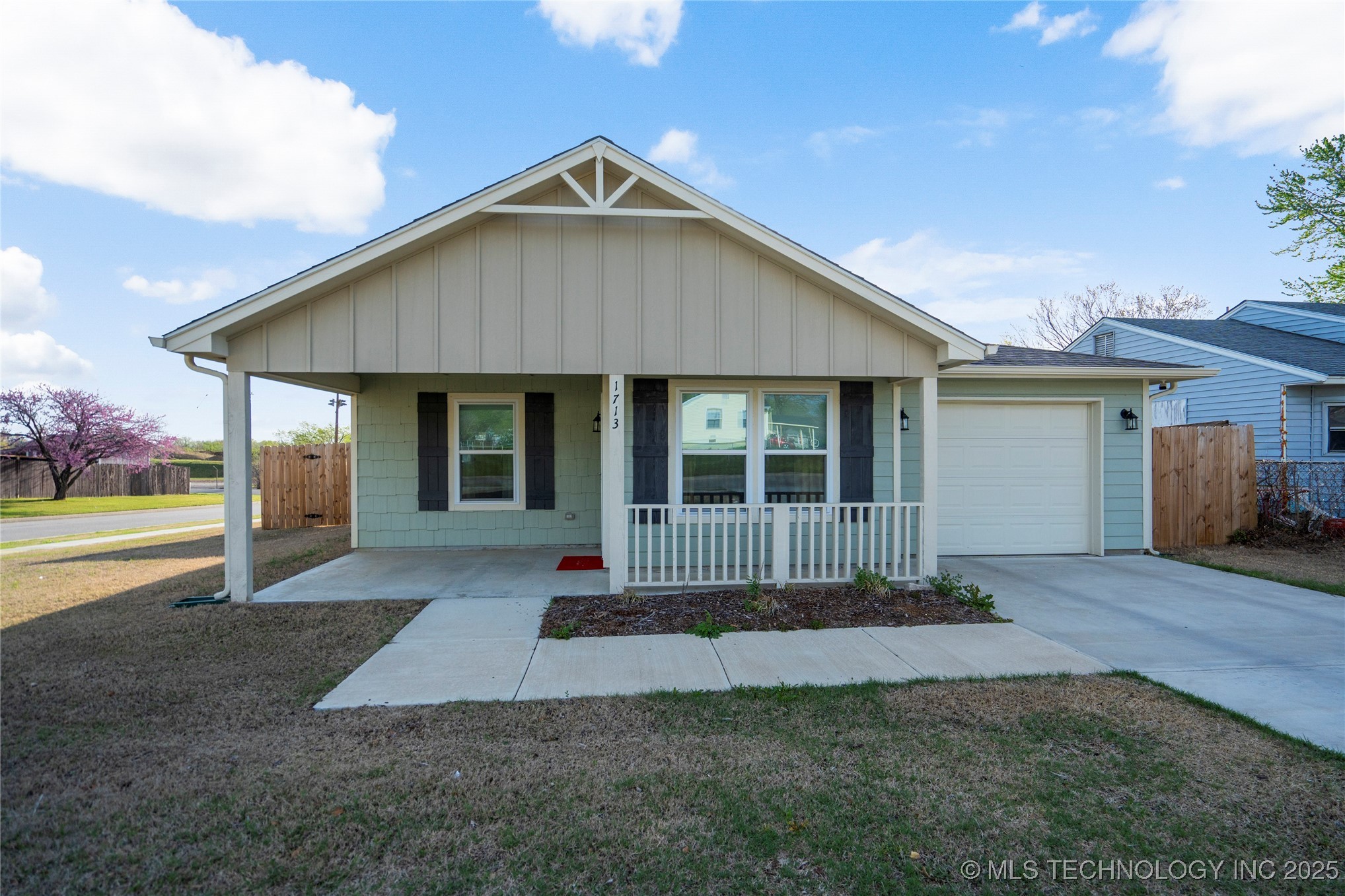 1713 N Oswego Place Property Photo 9