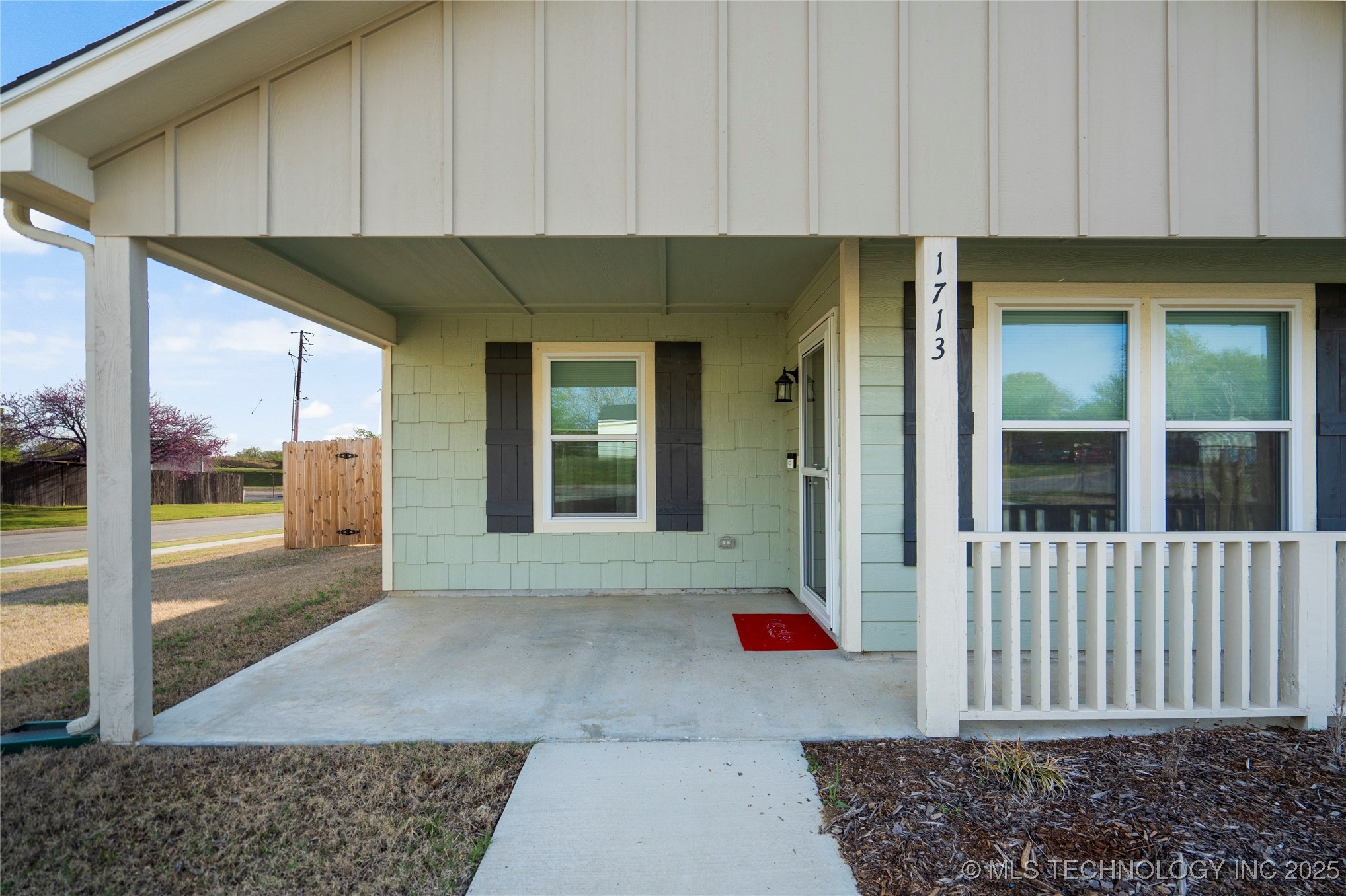 1713 N Oswego Place Property Photo 11