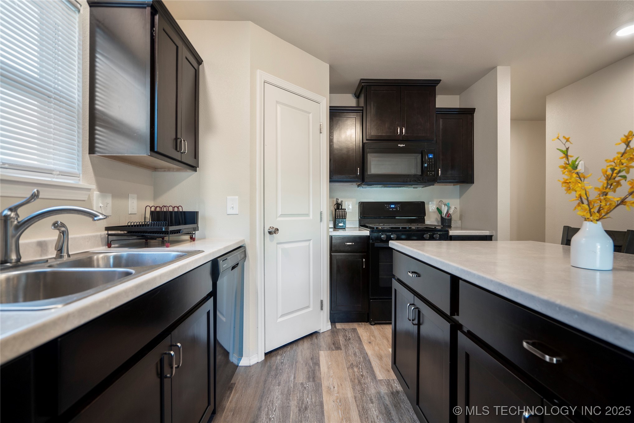 1713 N Oswego Place Property Photo 19