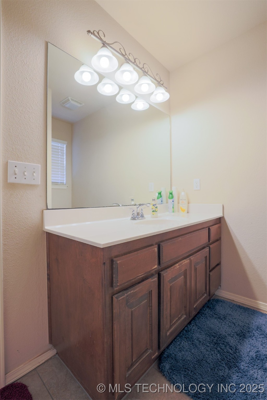 13310 E 42nd Street Property Photo 8