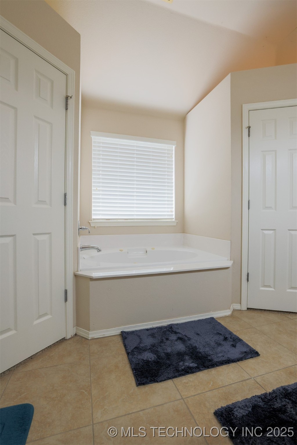 13310 E 42nd Street Property Photo 31