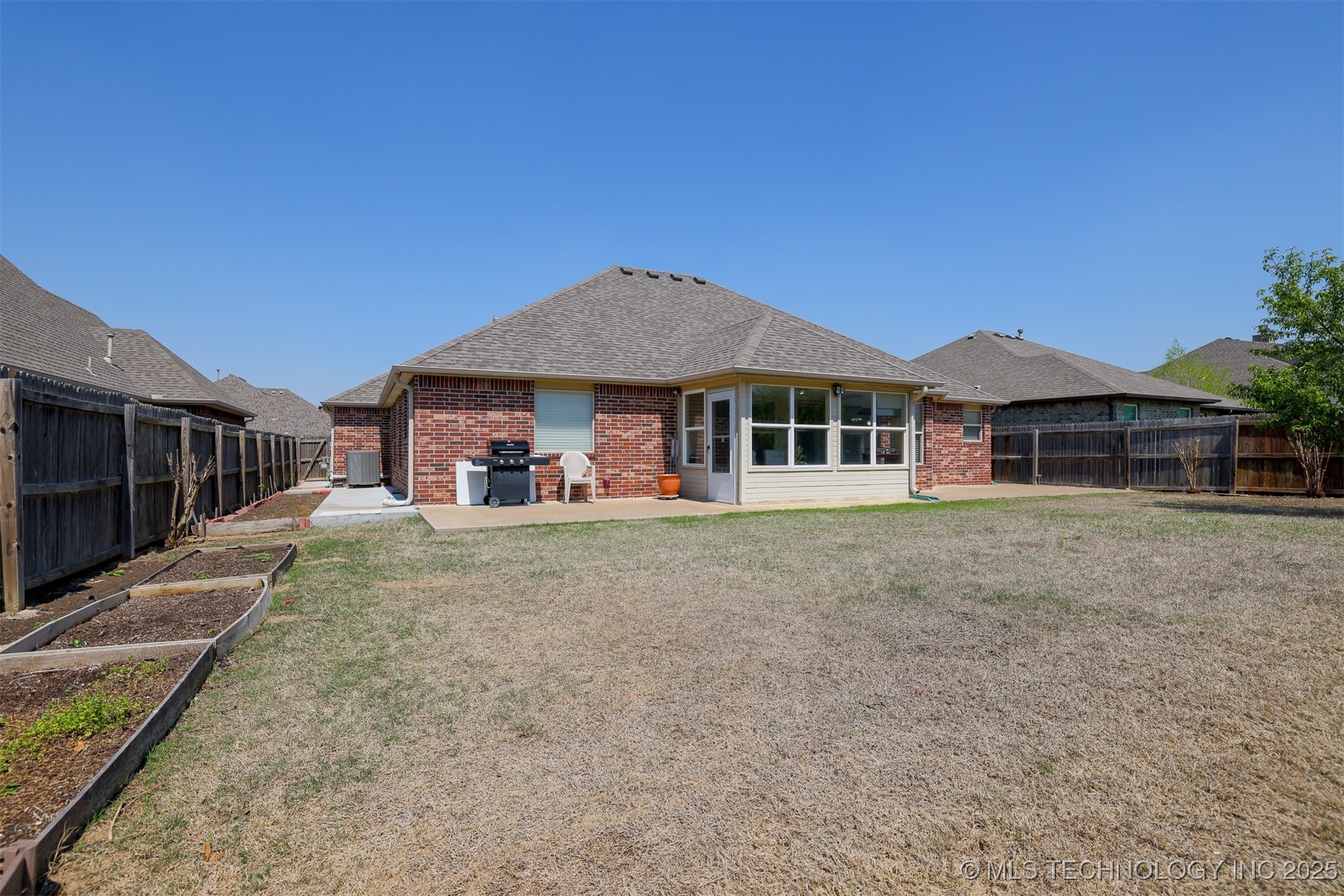 13310 E 42nd Street Property Photo 40
