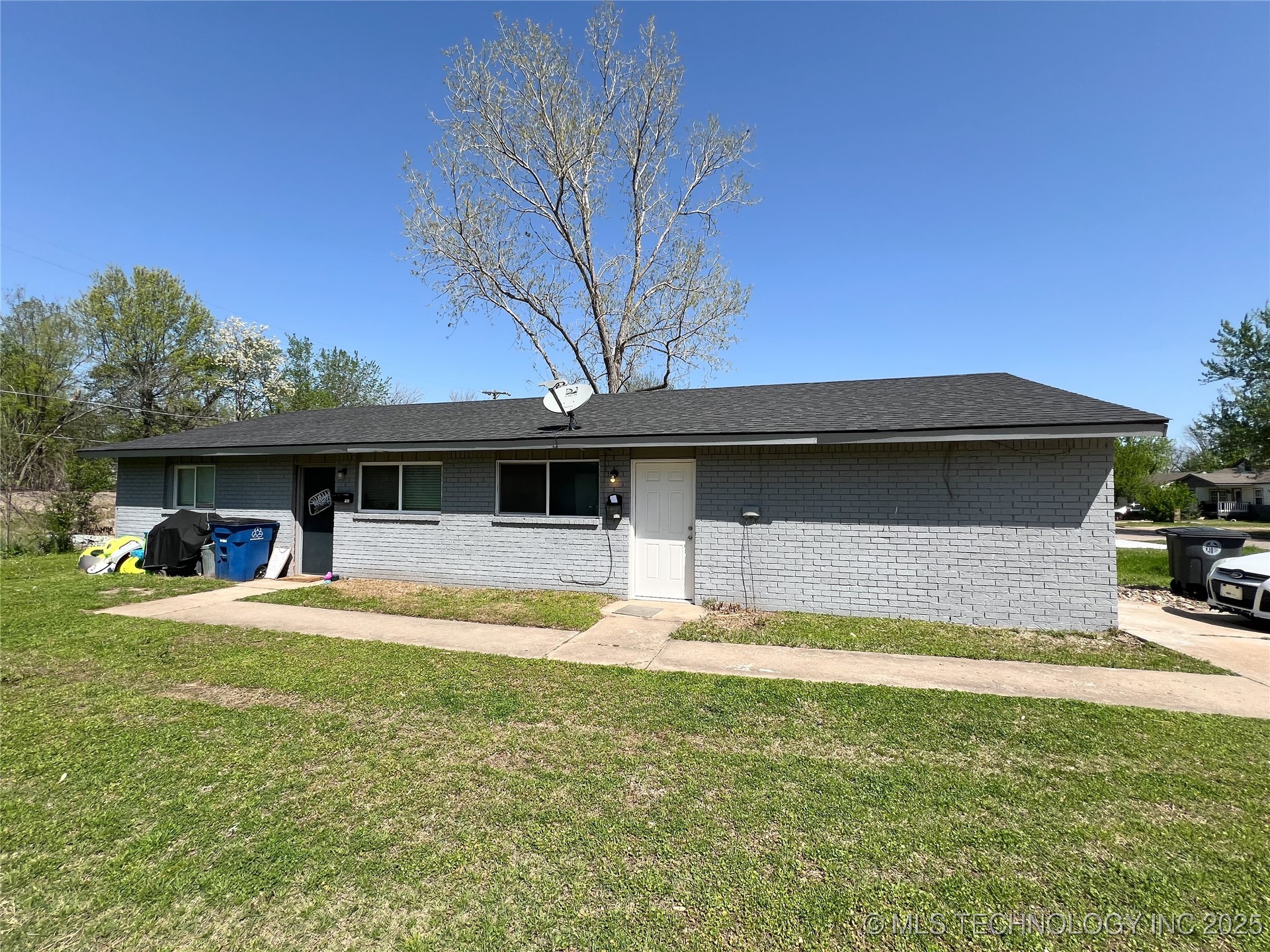 1050 N Irvington Avenue Property Photo 1